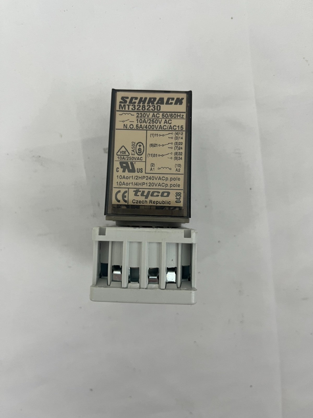 Schrack MT328230 Multimode Relay 230V AC 10A w/ Carlo Gavazzi ZPD11 DIN Base