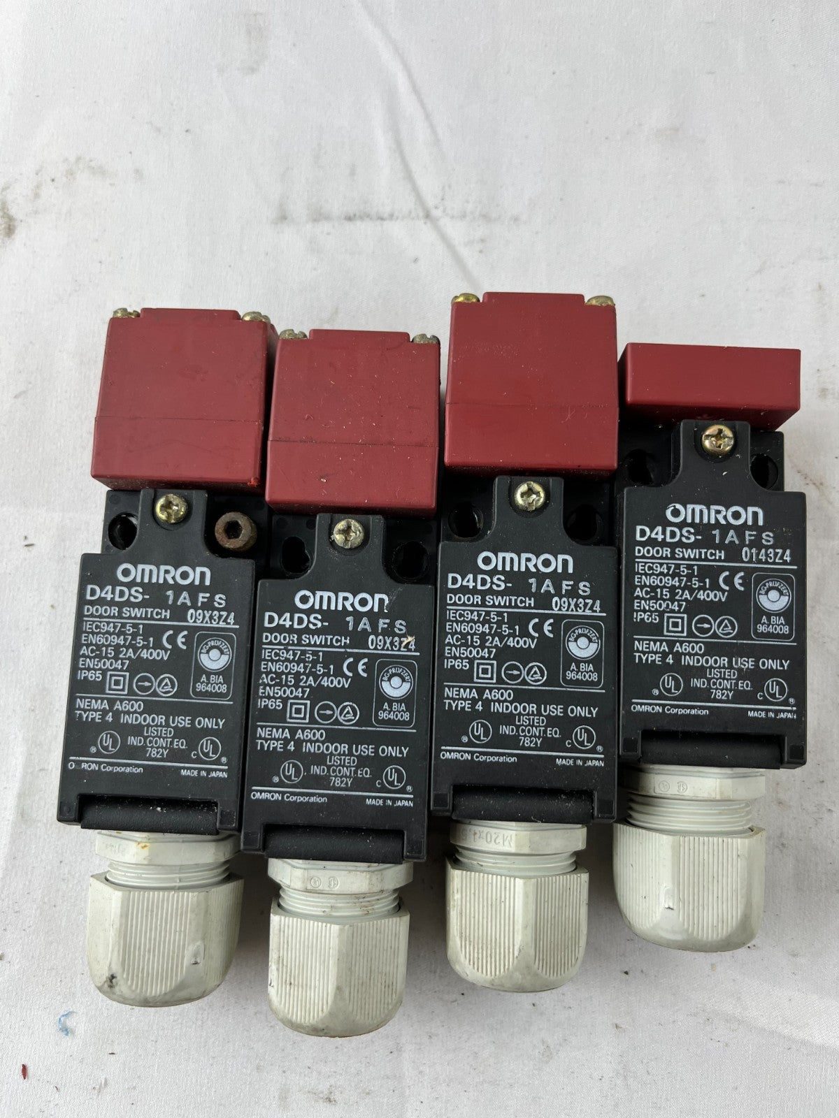 LOT 4x Omron D4DS-1AFS Safety Door Switches USED WORKING Japan IEC947-5-1