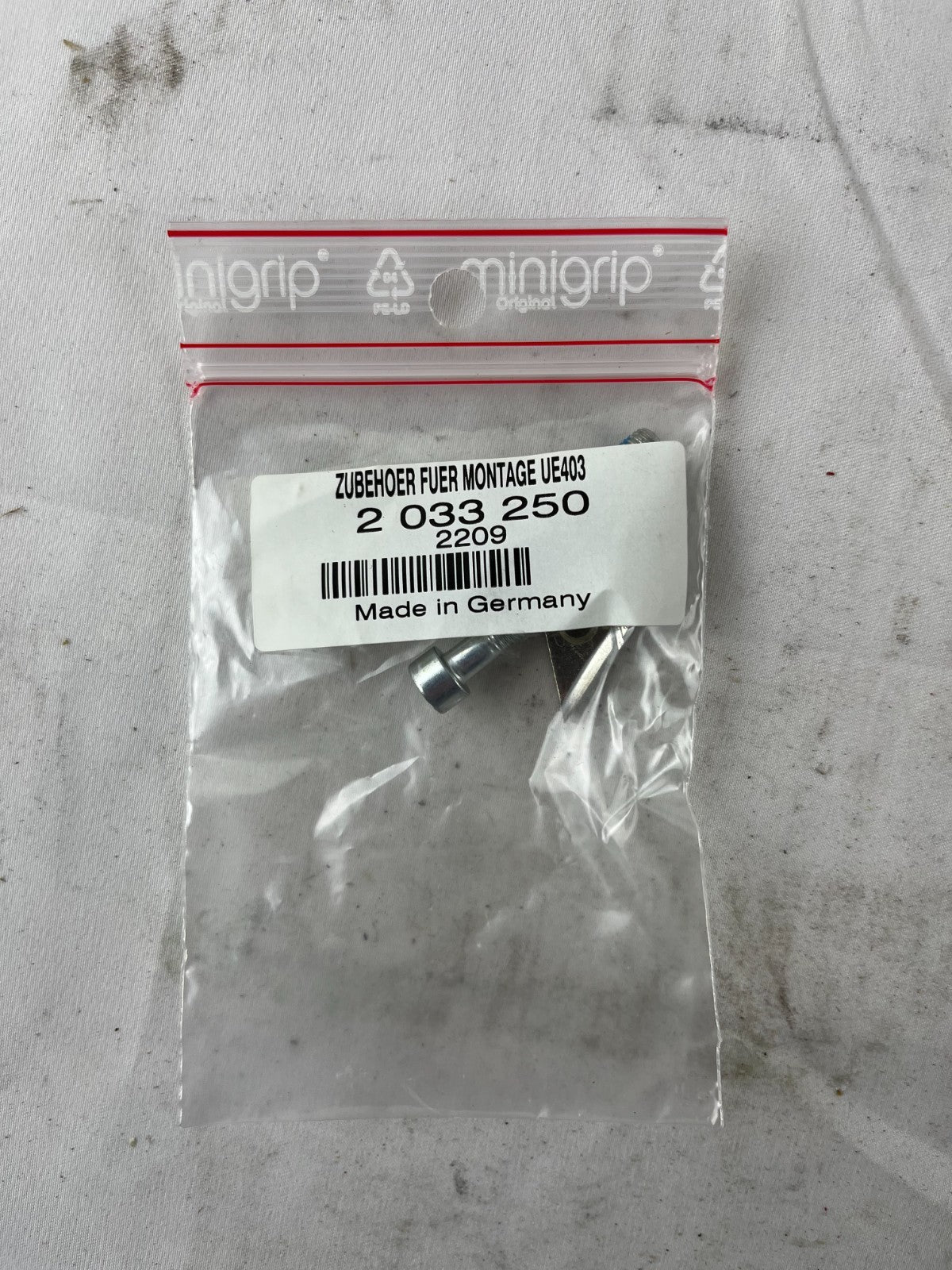 SICK 2033250 UE403 Mounting Kit Sliding Nuts Screws M4000 Accessory Germany NEW
