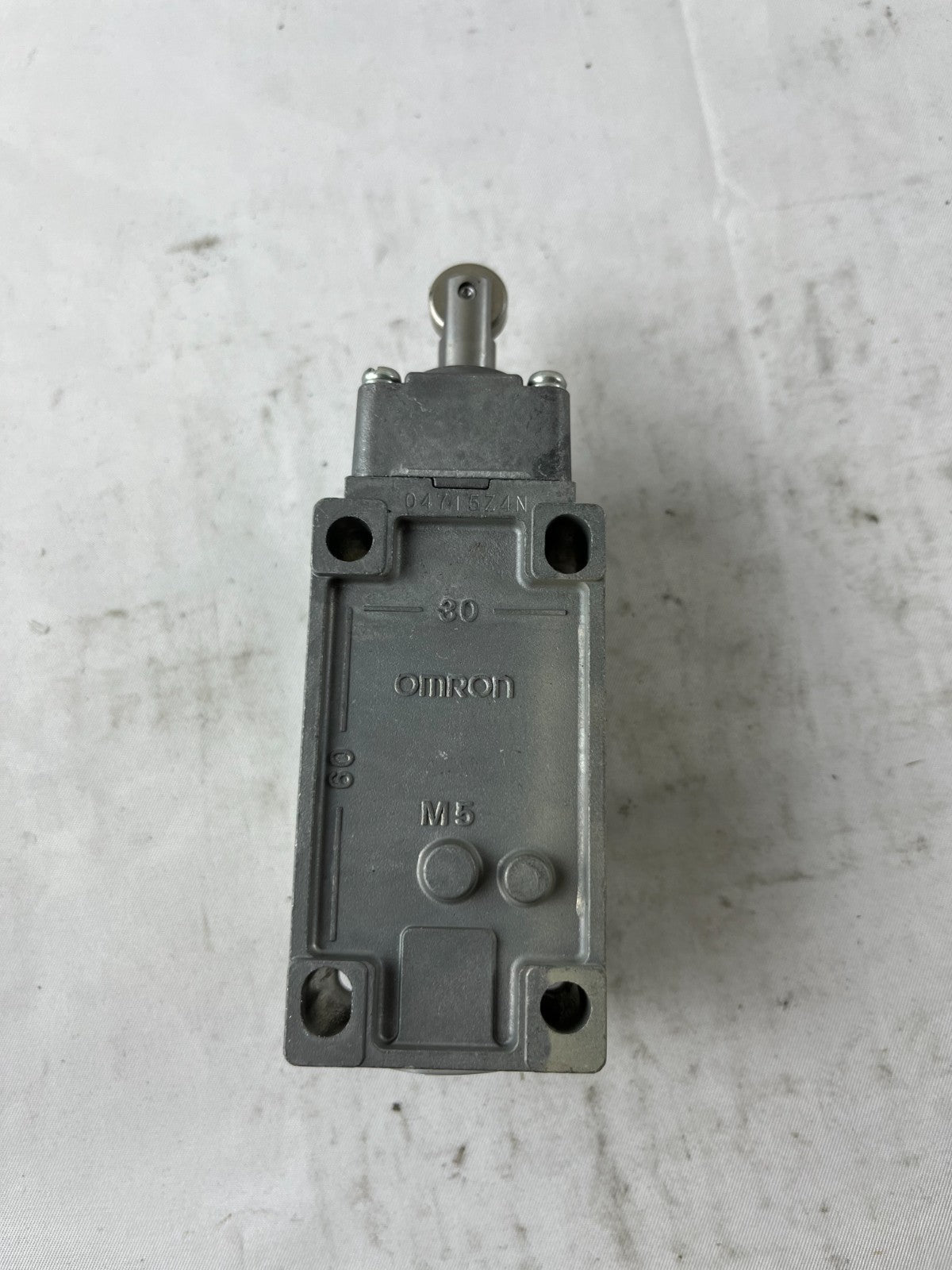Omron D4B-4171N Limit Switch Roller Plunger 1NO/1NC 10A IP67 Used Spare Unit