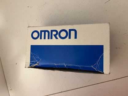 Omron E3F2-7B4 2M Photoelectric Switch 10-30VDC New in Box - Spare Parts