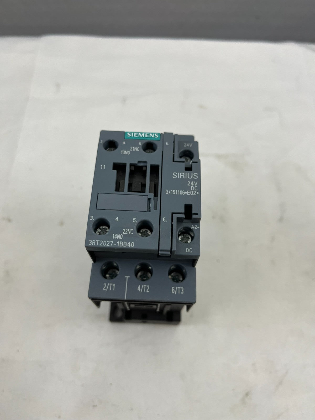 Siemens SIRIUS 3RT2027-1BB40 DC Power Contactor, 3-Pole, 32A, 24V DC Coil, 15kW