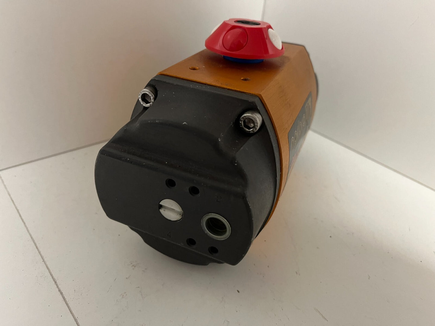 Flowserve Norbro 40R Pneumatic Actuator 15-RDB40-1SD1E0-D - Used, Working