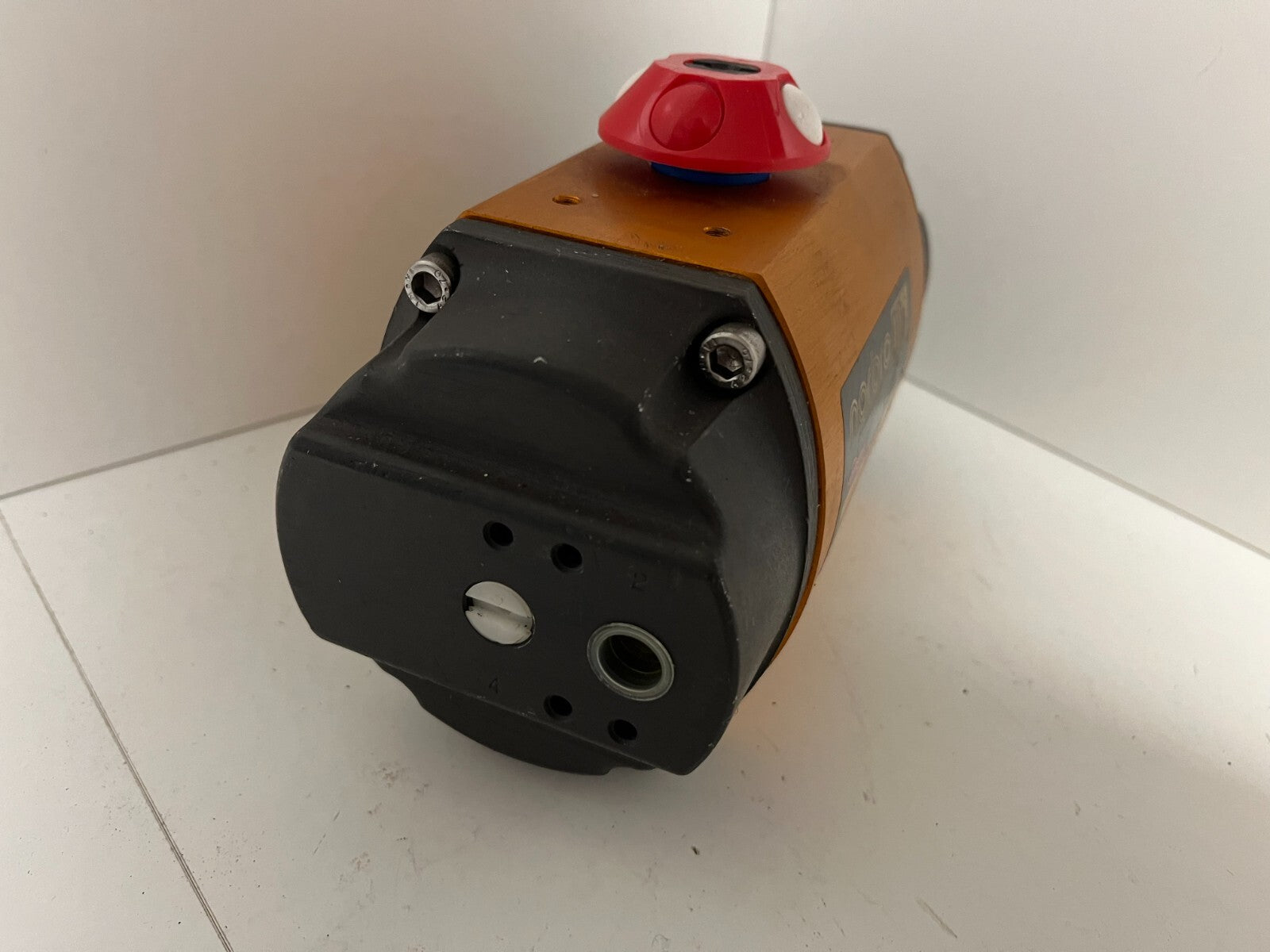 Flowserve Norbro 40R Pneumatic Actuator 15-RDB40-1SD1E0-D - Used, Working