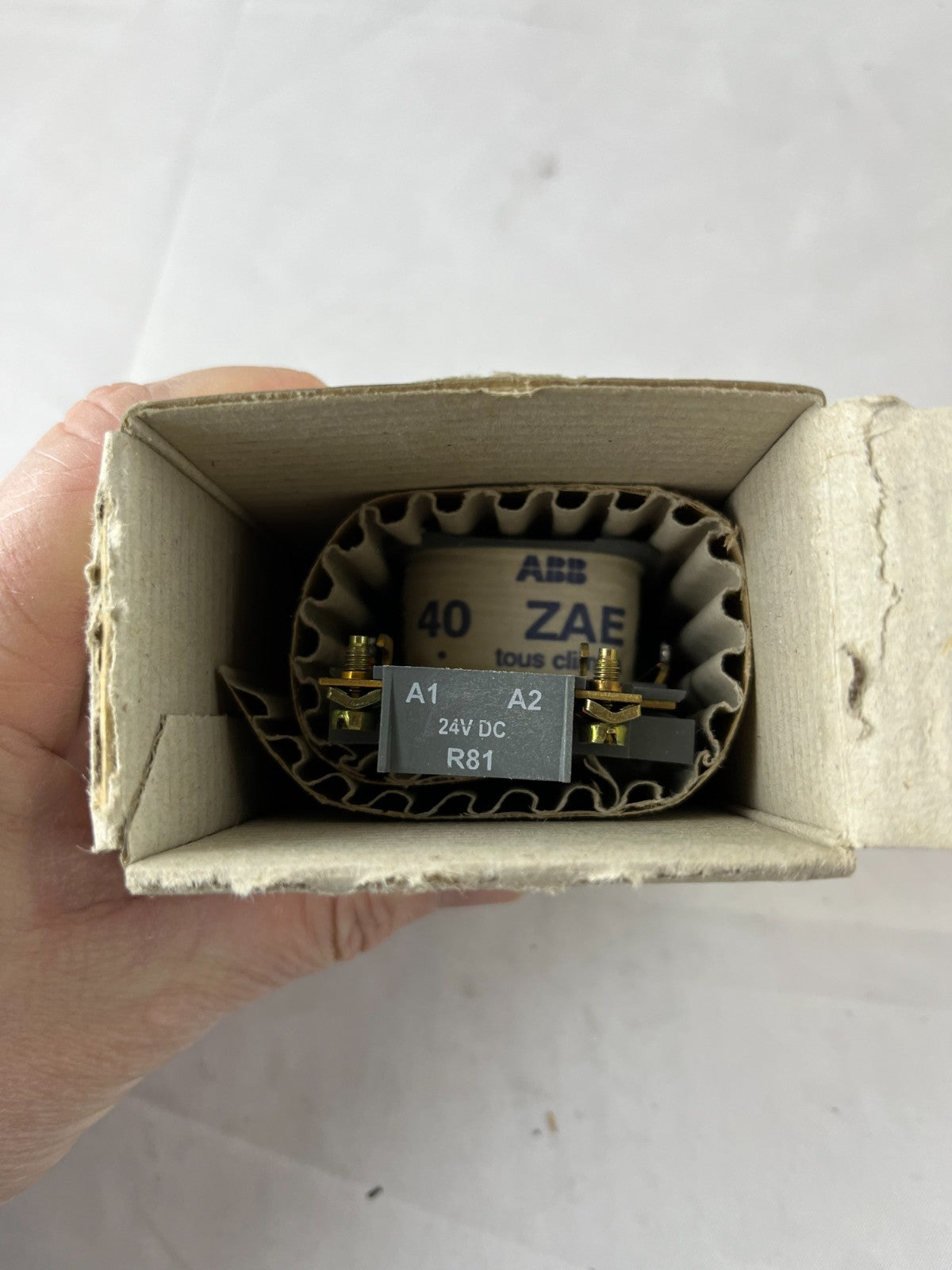 ABB ZA40-81 1SBN152410R8106 Contactor Coil 24 V AC 50/60 Hz R81 for A26 A40 NOS