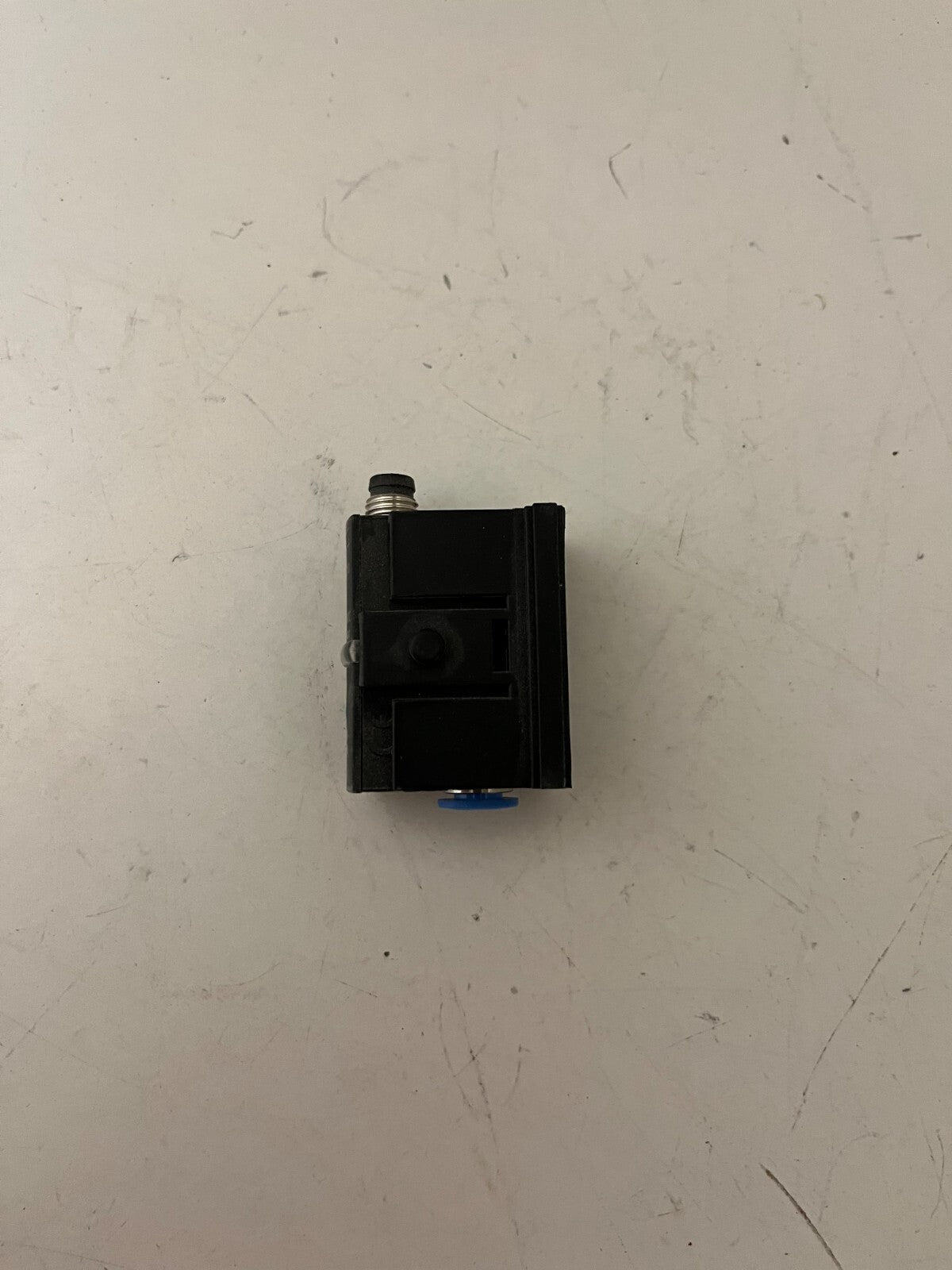 Festo SDE5-V1-O-Q6E-P-M8 Pressure Sensor 527461 New 0–1 bar 15–30VDC PNP M8