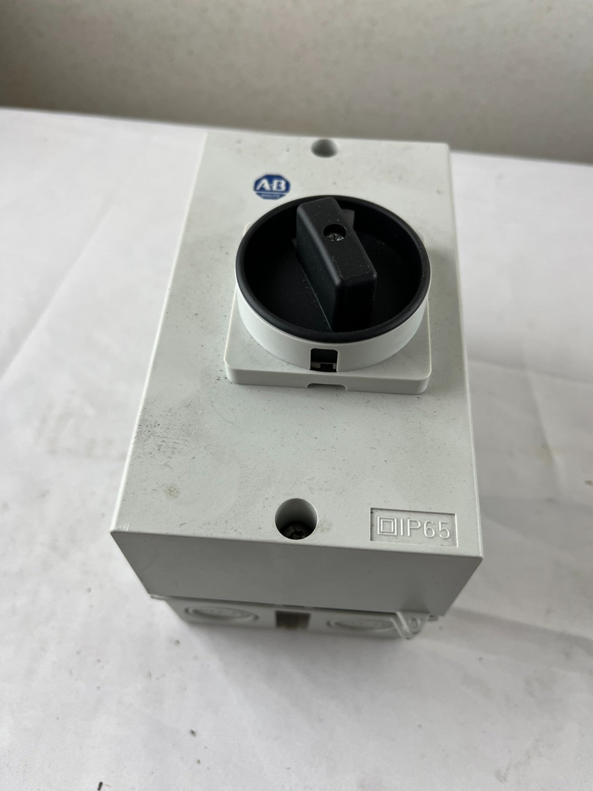 Allen‑Bradley IP65 Rotary Isolator Switch Enclosure 3‑Pole 32A New Never Used