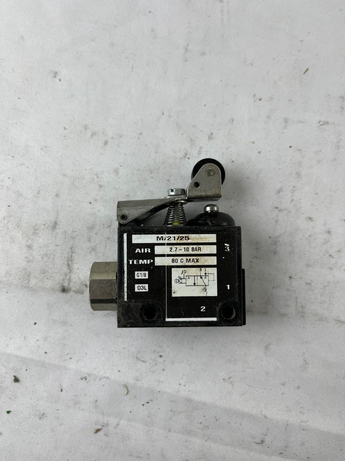 Norgren M/21/25 Pneumatic Roller Lever Valve G1/8 3/2 Bleed Actuated 2.7–10 bar