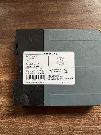 Siemens 3SK1111-1AB30 Sirius Safety Relay 24V AC/DC 3NO+1NC Used Spare Unit