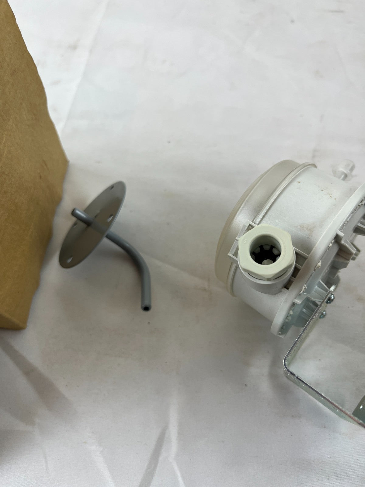 Huba Control 604.9510000 Differential Pressure Switch 1000-5000Pa New Spare