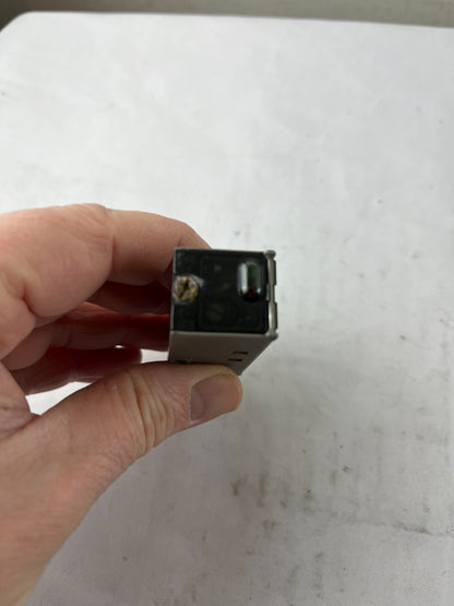 Omron E3S-CR67 Photoelectric Sensor 10-30VDC M12 Used Spare Unit