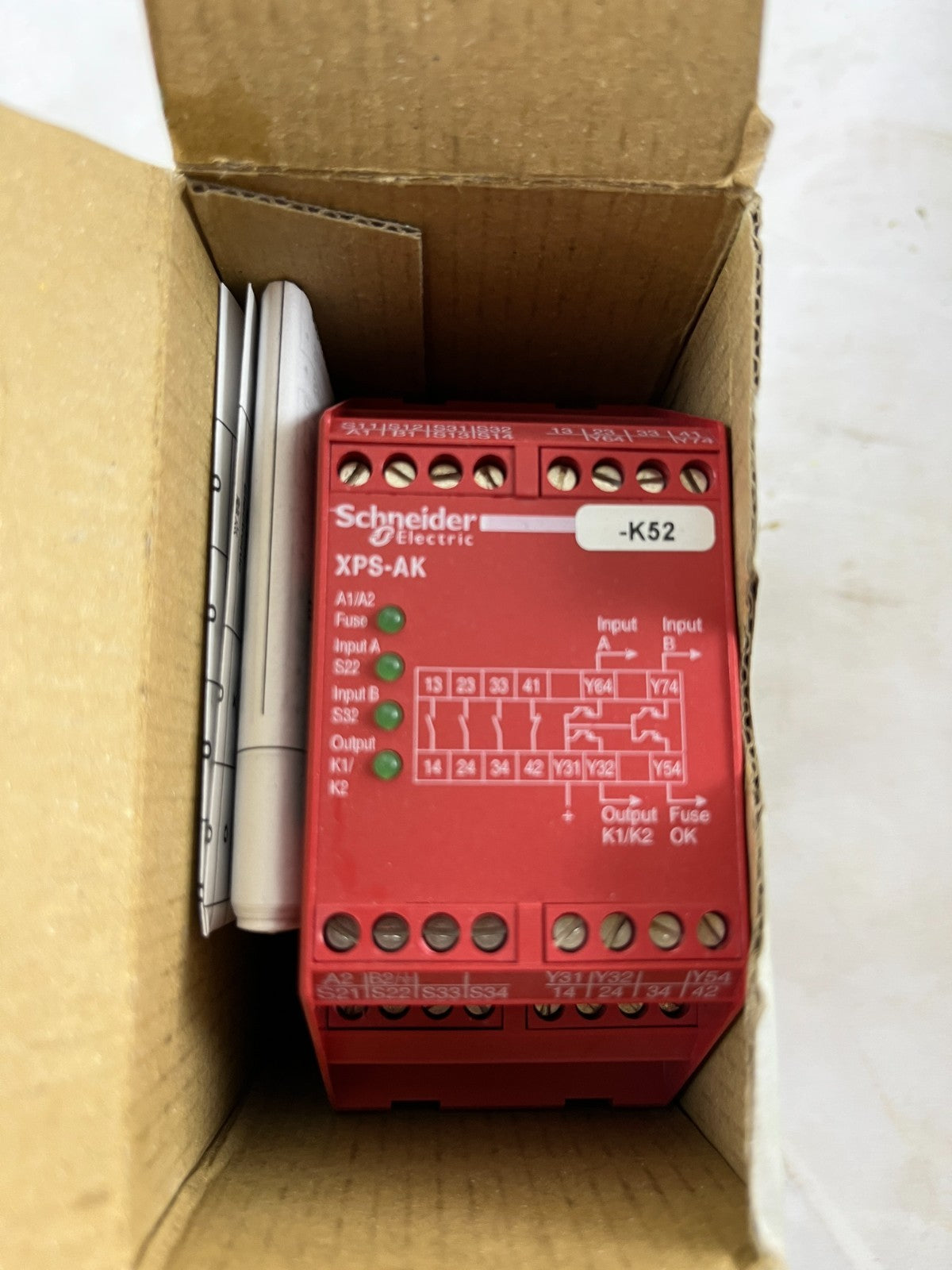 Schneider Electric XPSAK371144 Preventa Safety Relay Module XPS-AK 230VAC 24VDC