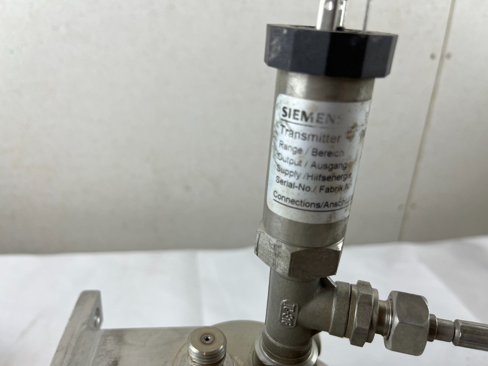Siemens Sitrans F C Massflo Mass 2100 7ME4100-1AD10-1AA1 Coriolis Flow Sensor