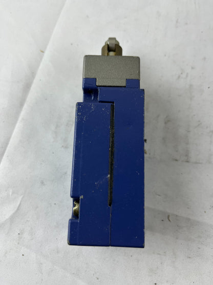 Telemecanique XCK-J H29 Limit Switch with ZCK-E67 Roller Plunger Head 240V 3A