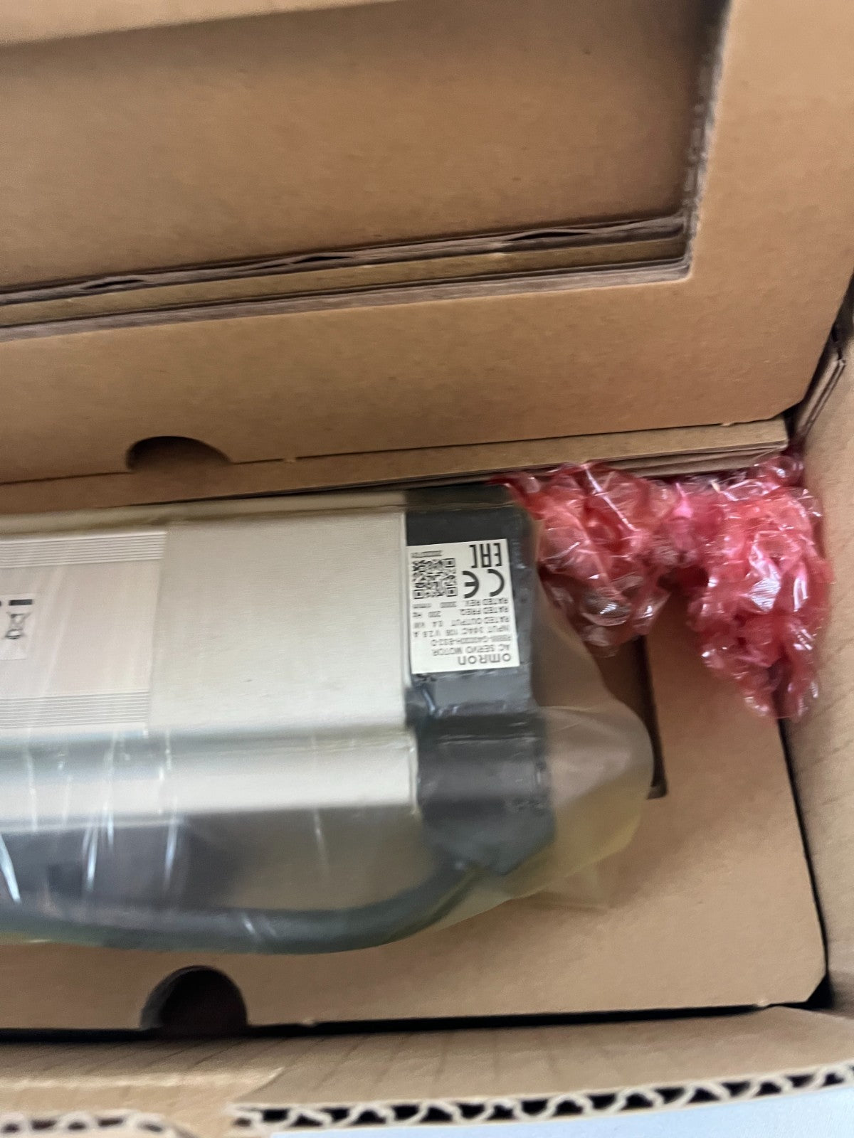 Omron R88M-G40030H-BS2-D AC Servo Motor 400W 200V 3000rpm Brake New