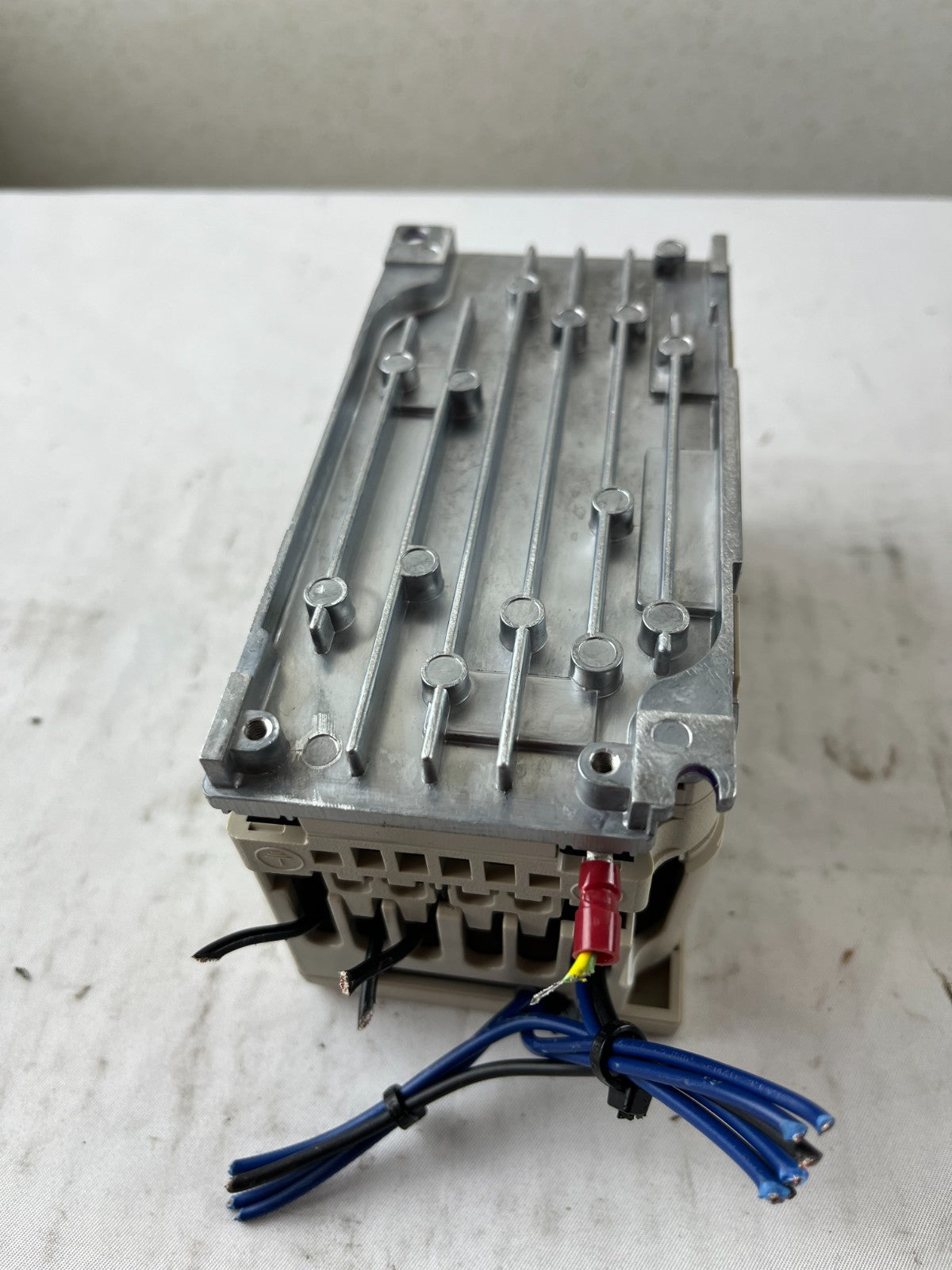 Yaskawa V1000 CIMR-VCBA0002BAA VFD 200-240VAC 0.37kW AC Drive Used Spare Unit