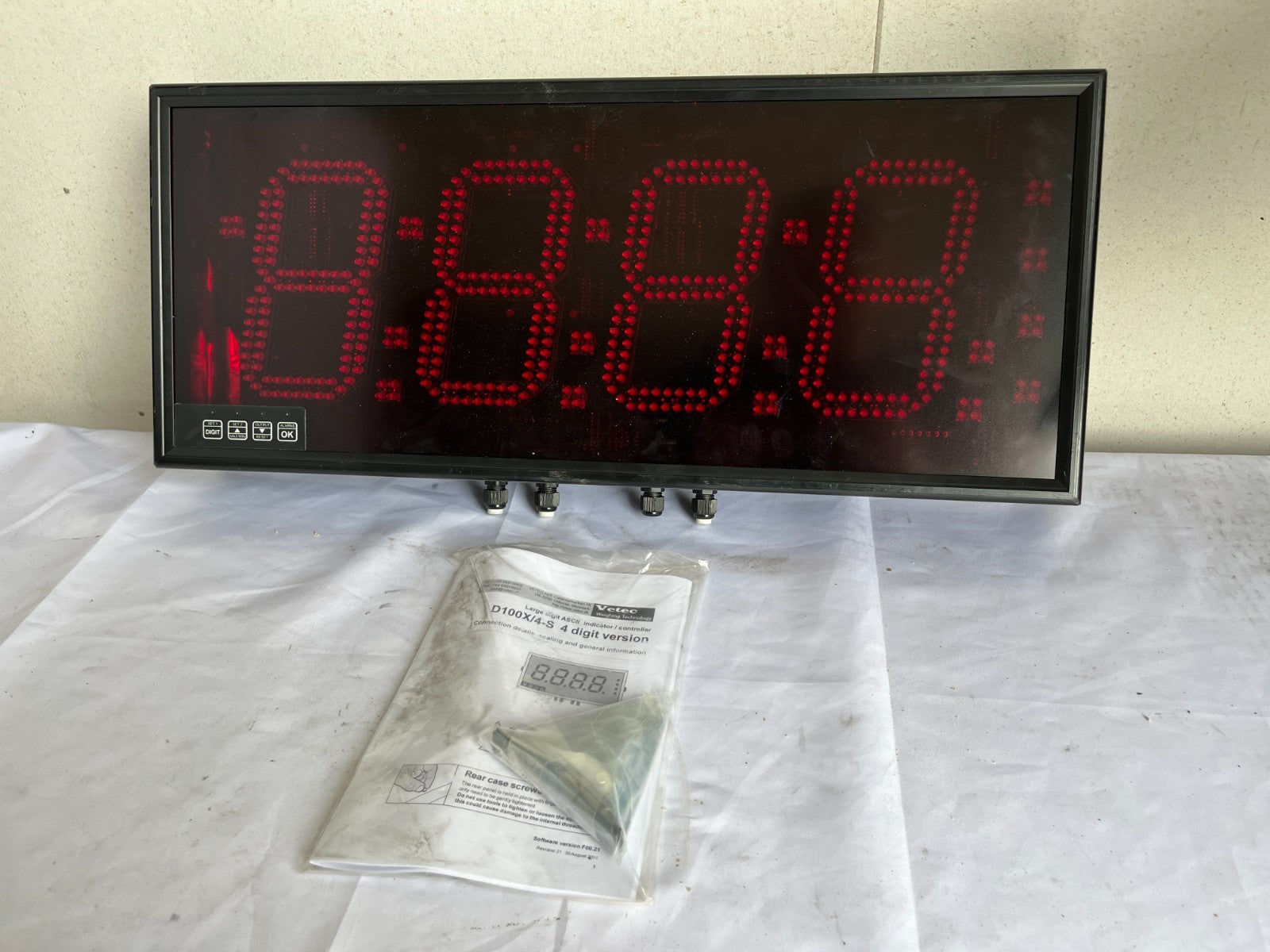 Vetec D1006/4-S2-RDLV-AC-2 Large LED Display ASCII Indicator Used Spare Unit