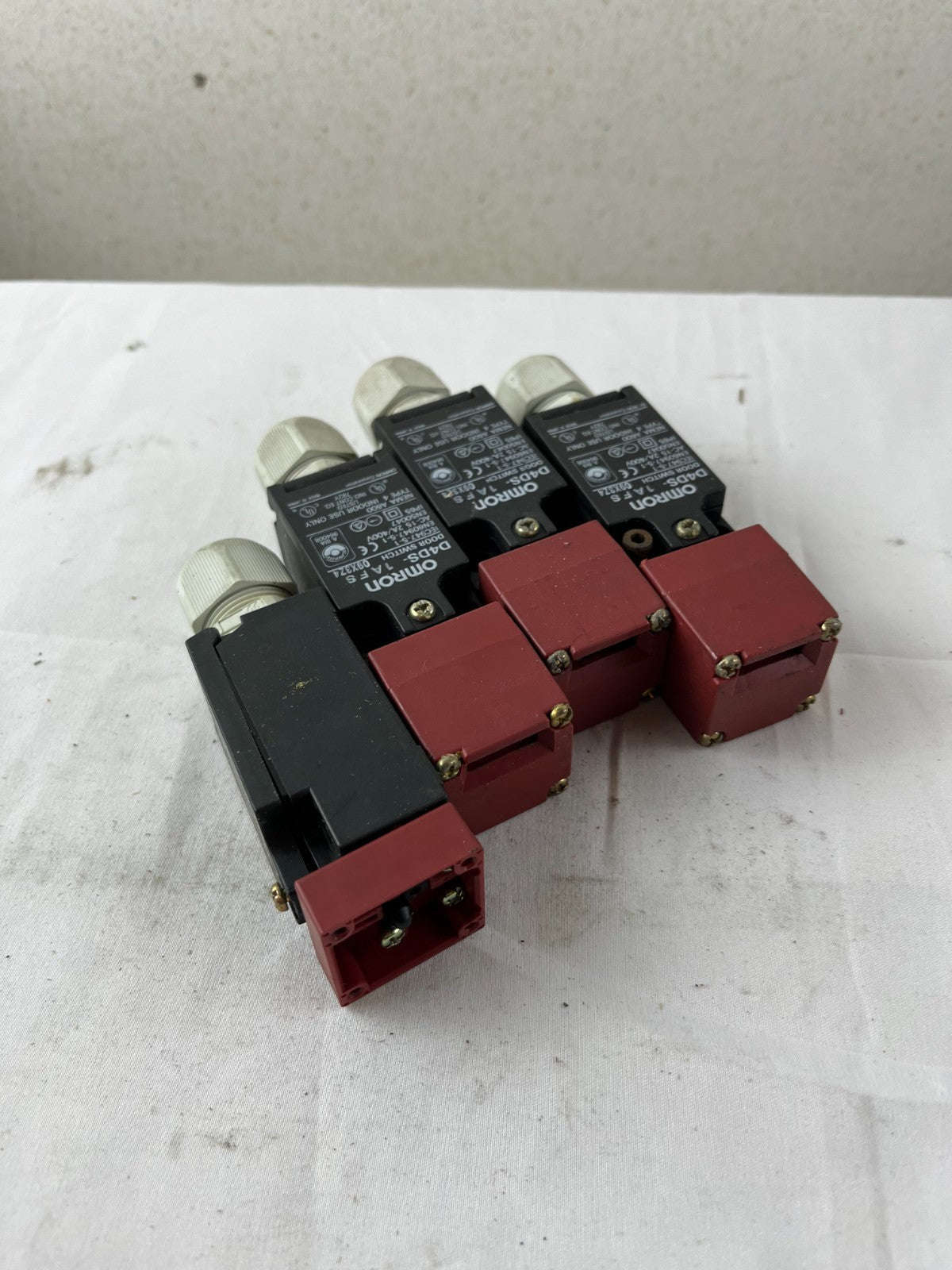 LOT 4x Omron D4DS-1AFS Safety Door Switches USED WORKING Japan IEC947-5-1