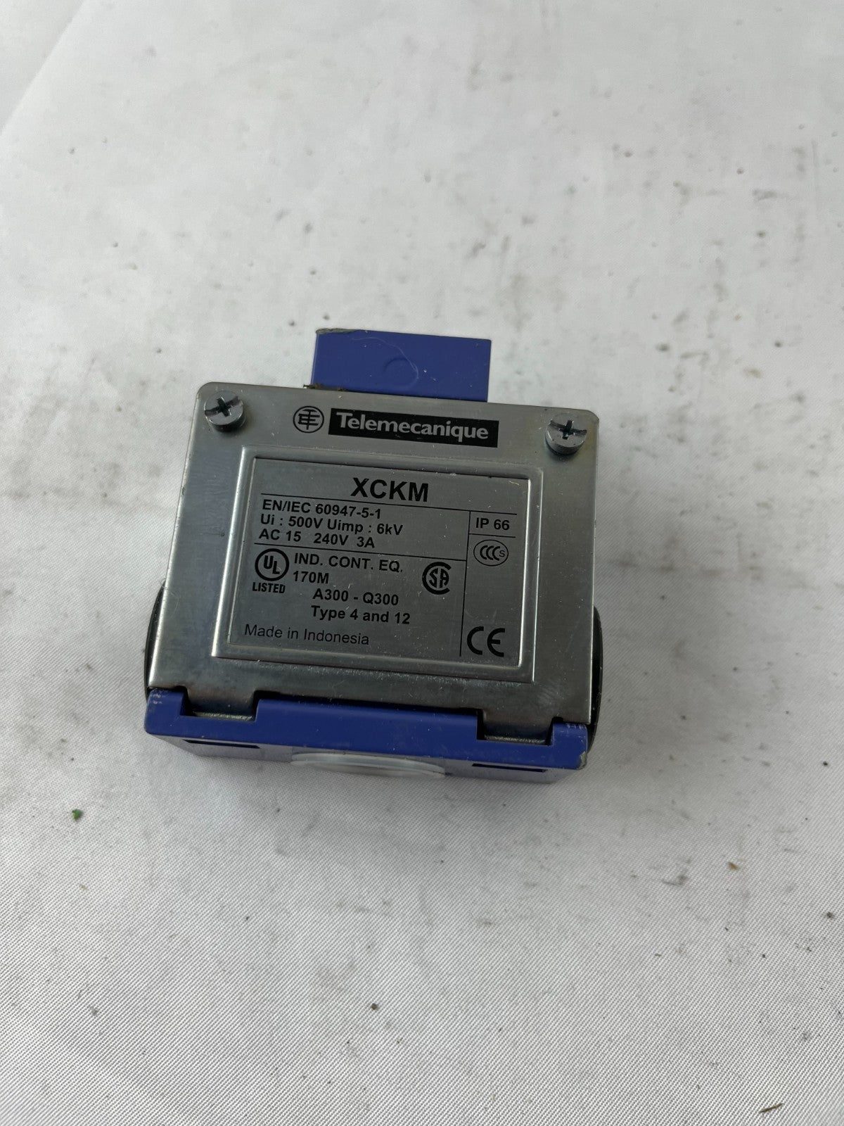 Telemecanique ZCKM1H29 Limit Switch Body XCKM 1NO+1NC Snap Action M20 IP66 Used