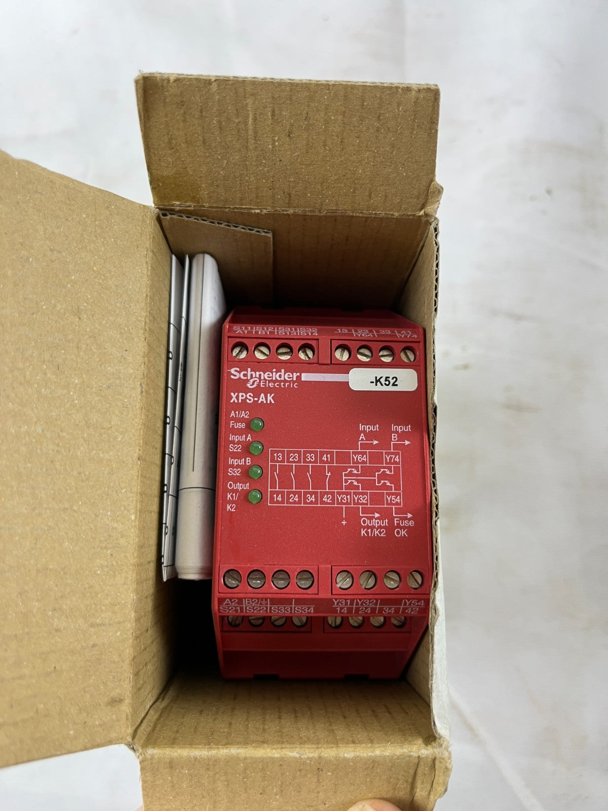 Schneider Electric XPSAK371144 Preventa Safety Relay Module XPS-AK 230VAC 24VDC