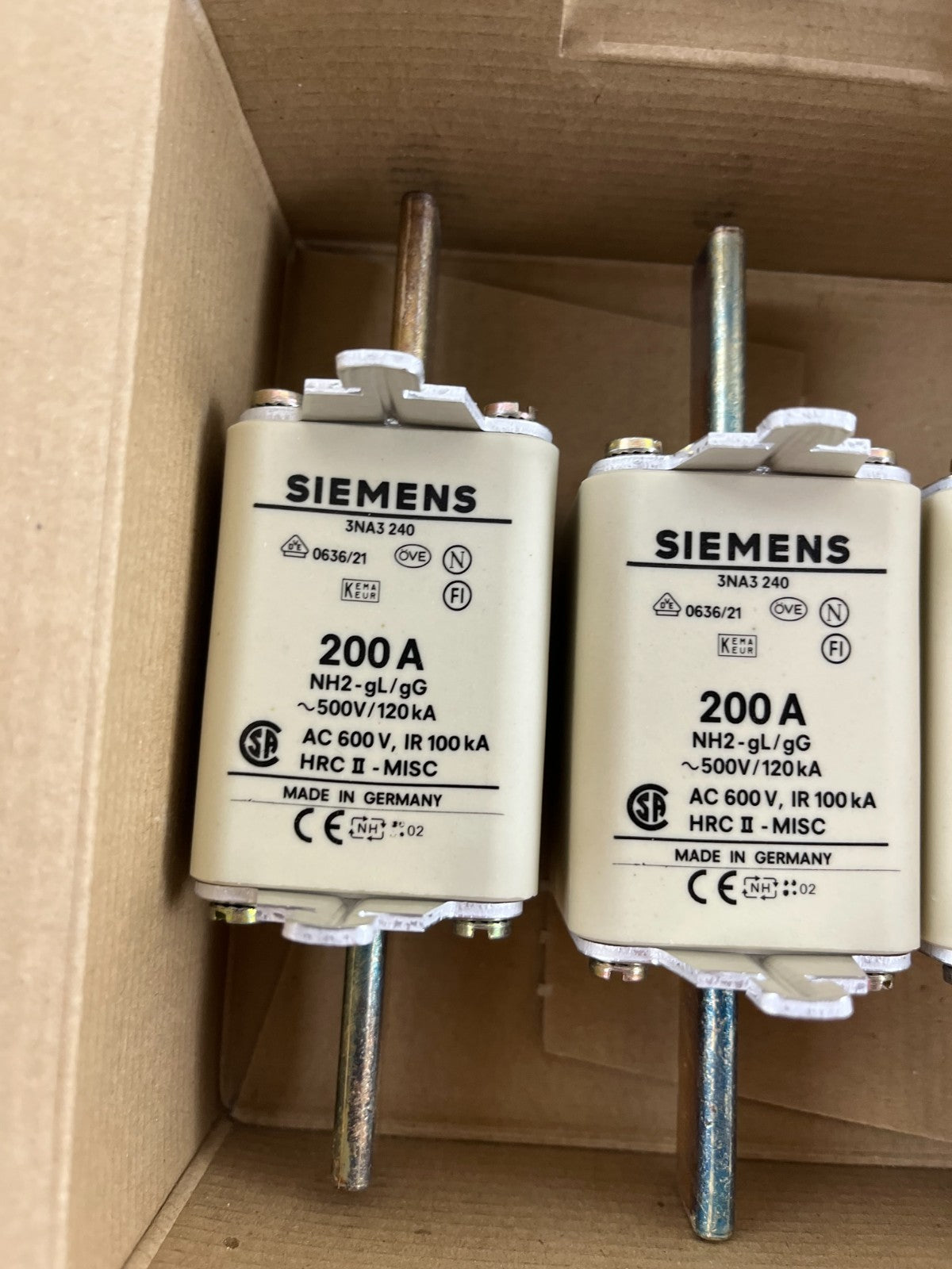 Siemens 3NA3 240 NH2 200A 500V gG LV HRC Fuse Links Box of 3 New Spare