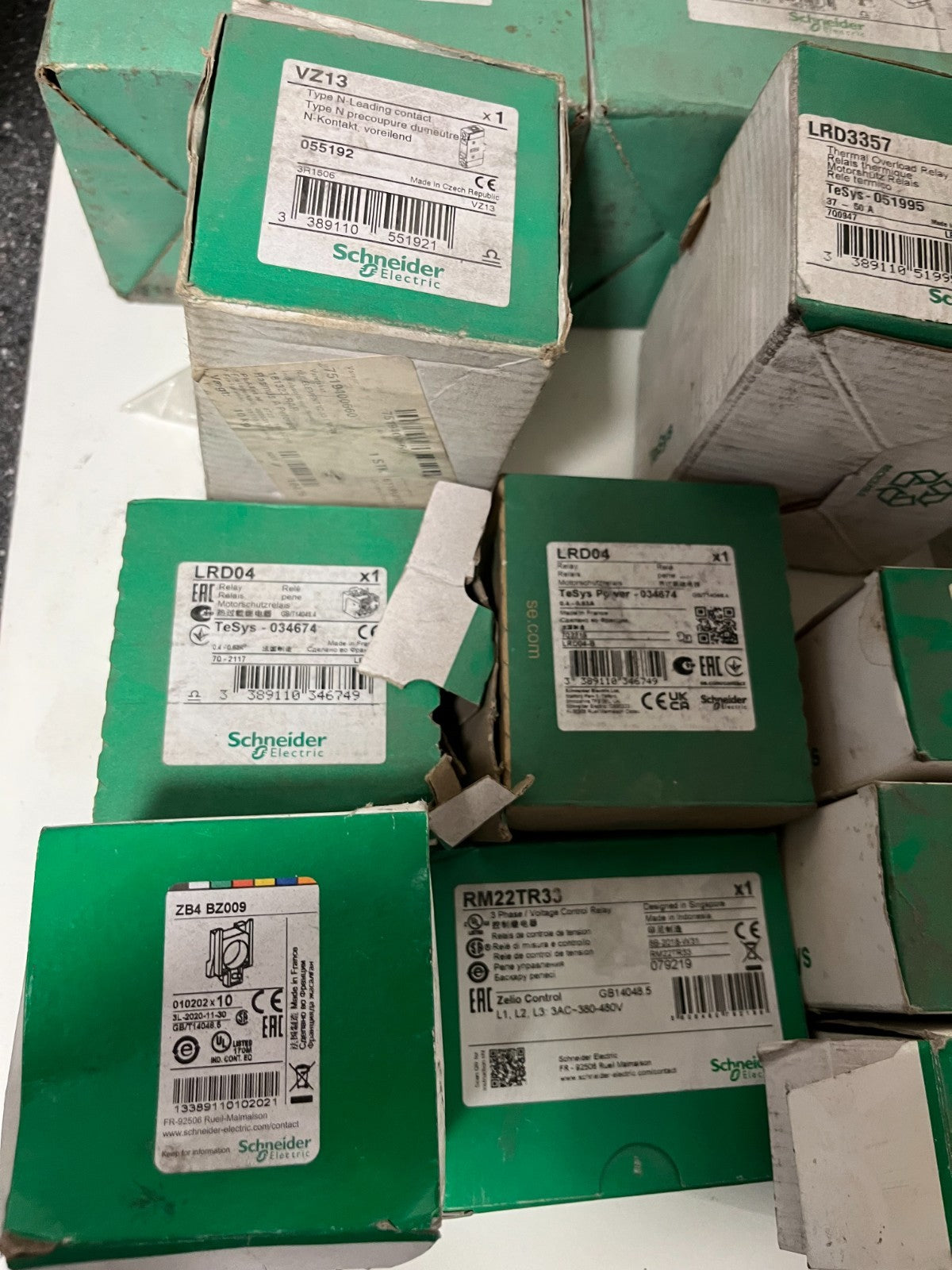 Schneider Electric Industrial Automation Lot – 19pcs LC1D50P7, LRD3357, LR2K0307