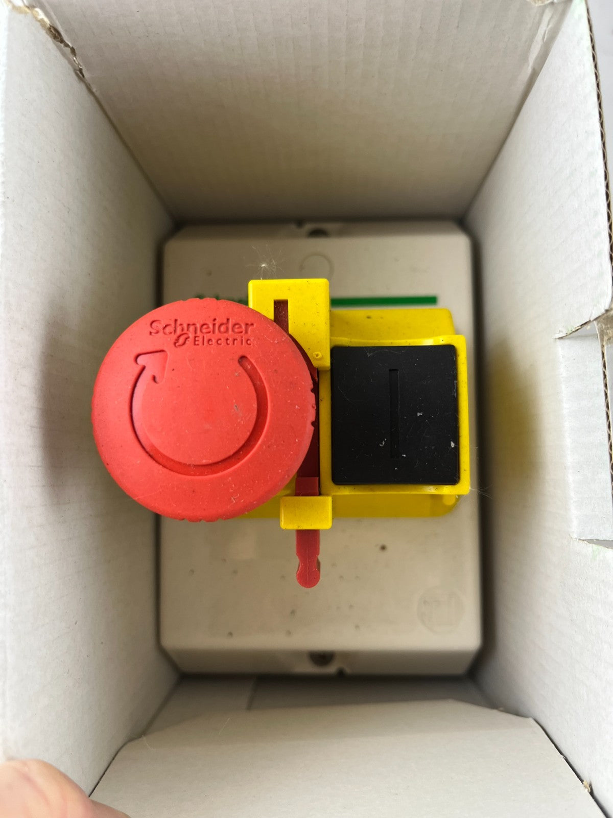 Schneider GV2 MCK04 NEW Emergency Stop Enclosure IP55 TeSys GV2ME Motor Control