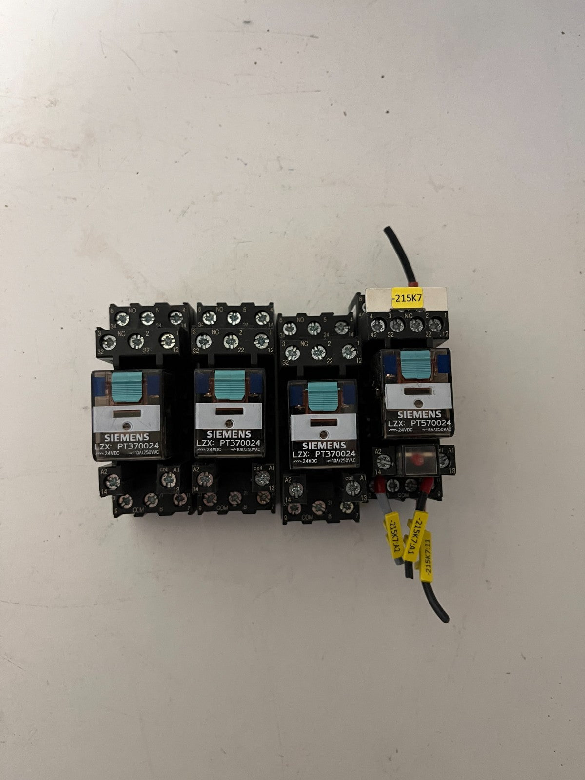 Lot 4x Siemens LZX PT370024 Relay 24VDC w/ Socket Base Industrial Plug-In Relays