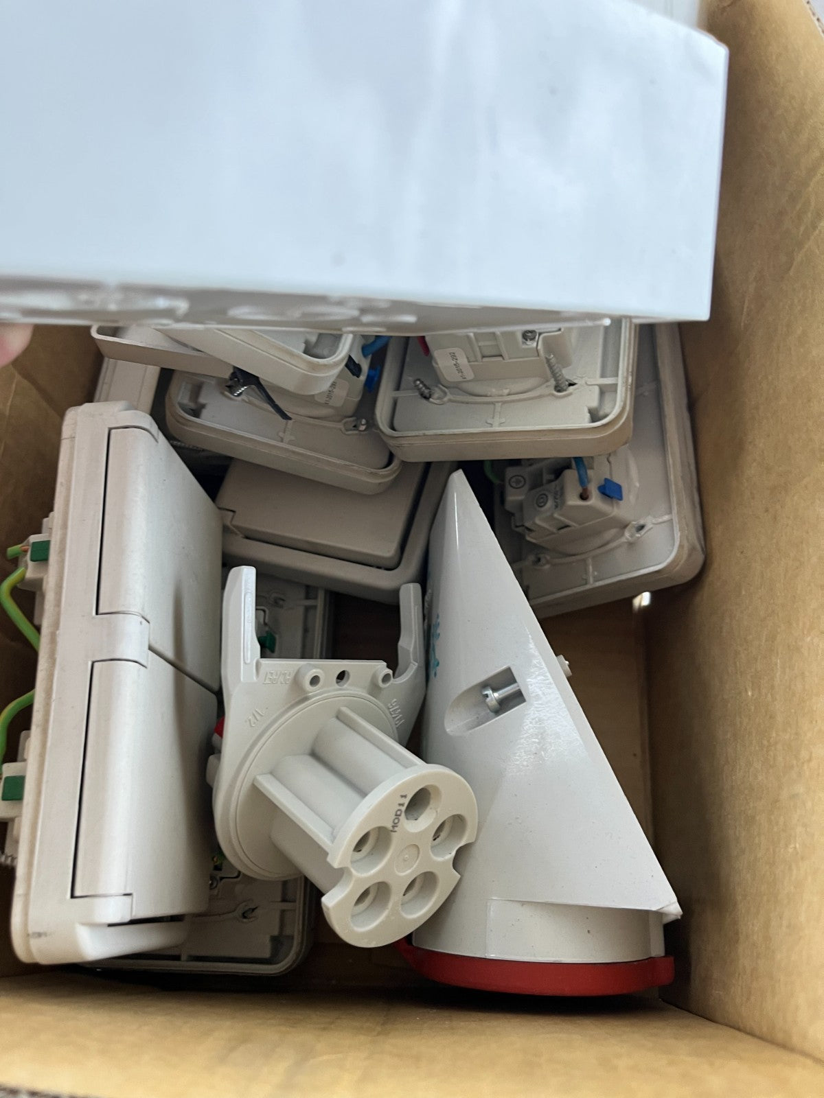 Lot Surface Mount IP44 Schuko Sockets & Rotary Isolator Enclosures 16A 250V New