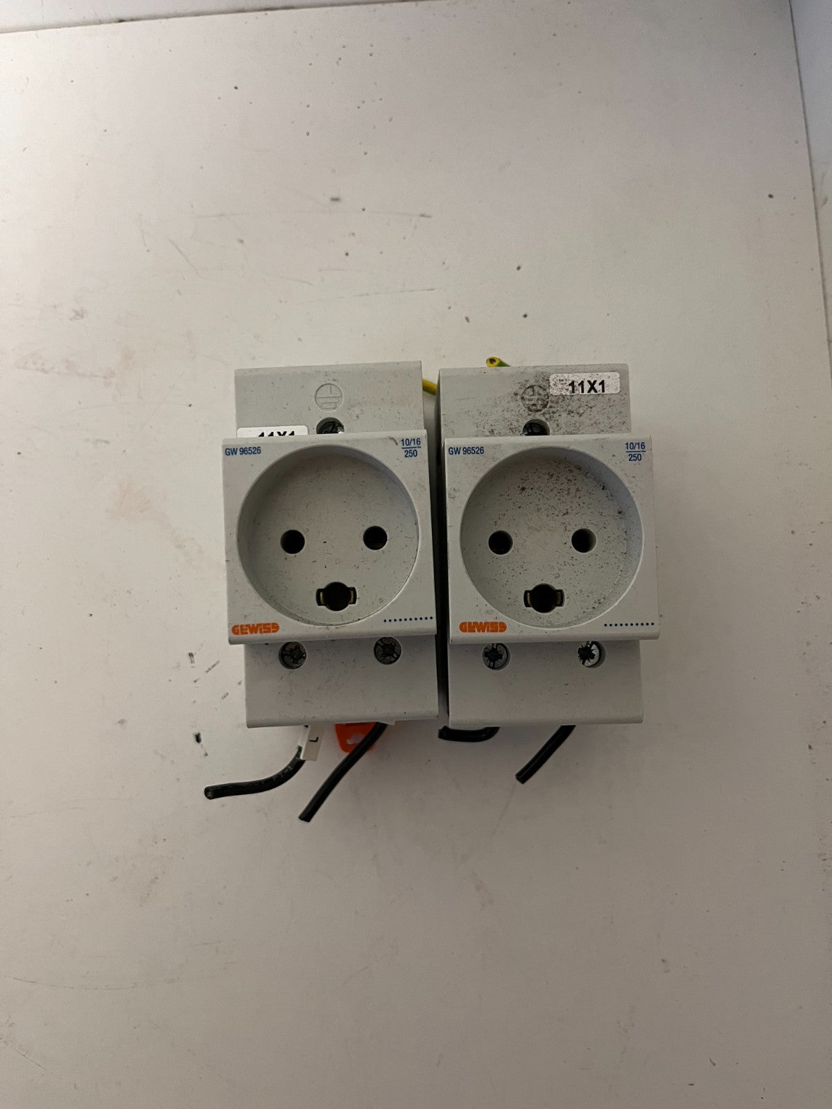 Lot 2x Gewiss GW96526 DIN Rail Socket Outlet 230V 10/16A Industrial Panel Mount