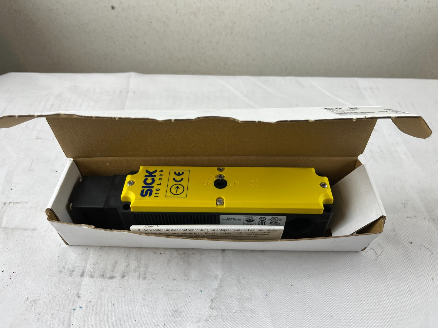 SICK i10-E0253 i10 Lock Safety Switch Guard Locking 1000N New NOS Germany