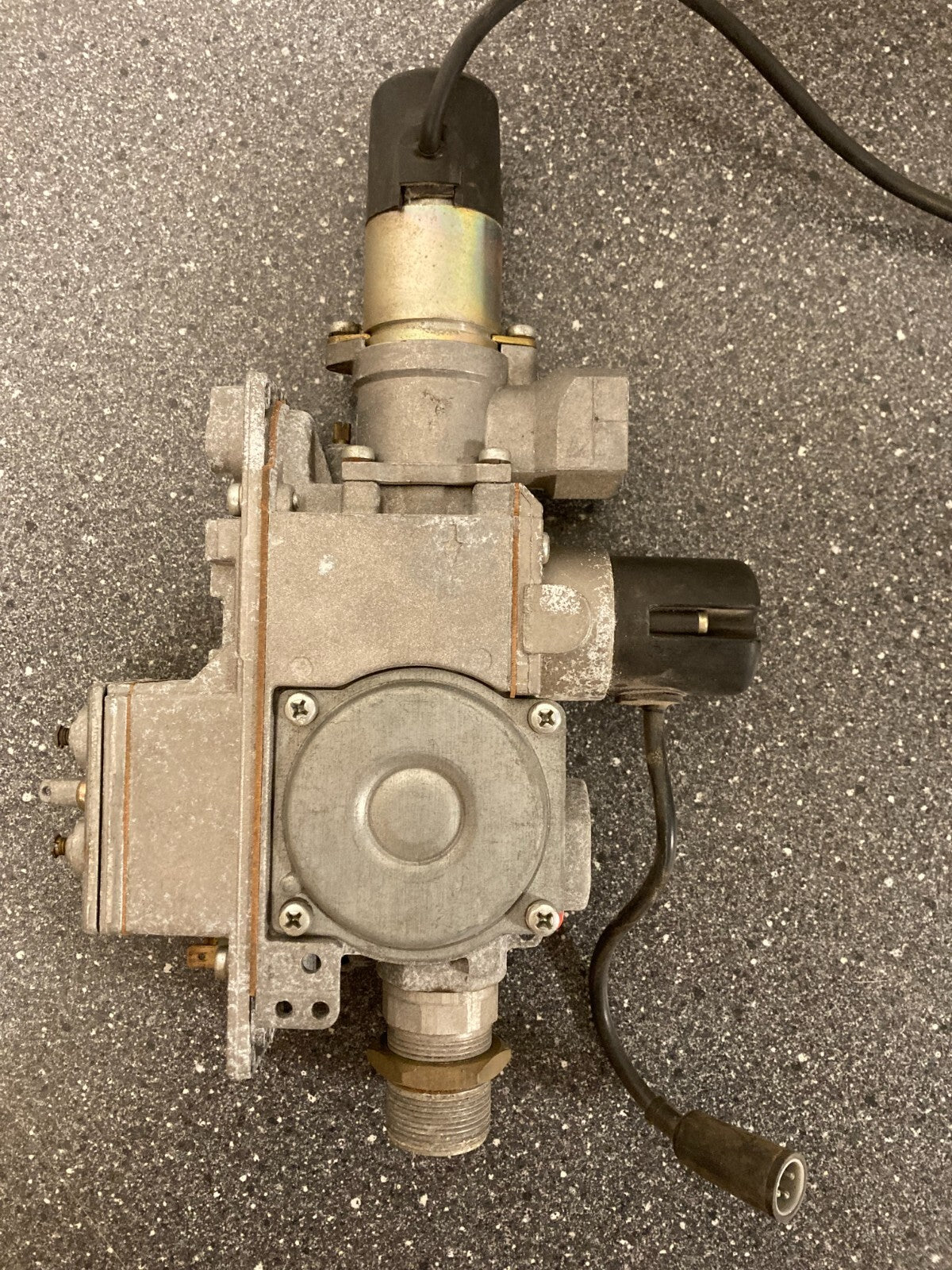 Junkers Bosch CE 424 Gas Controller Valve PN:8747003020 NOS ZR/ZSR/ZWR