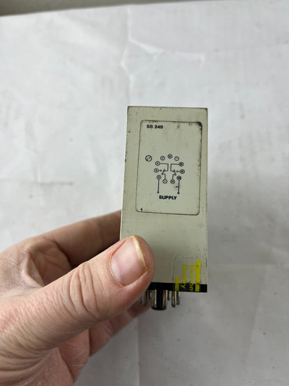 Electromatic SB249 724 Interval Timer 24VDC Digital Display 0.1-9.9s w/ LED