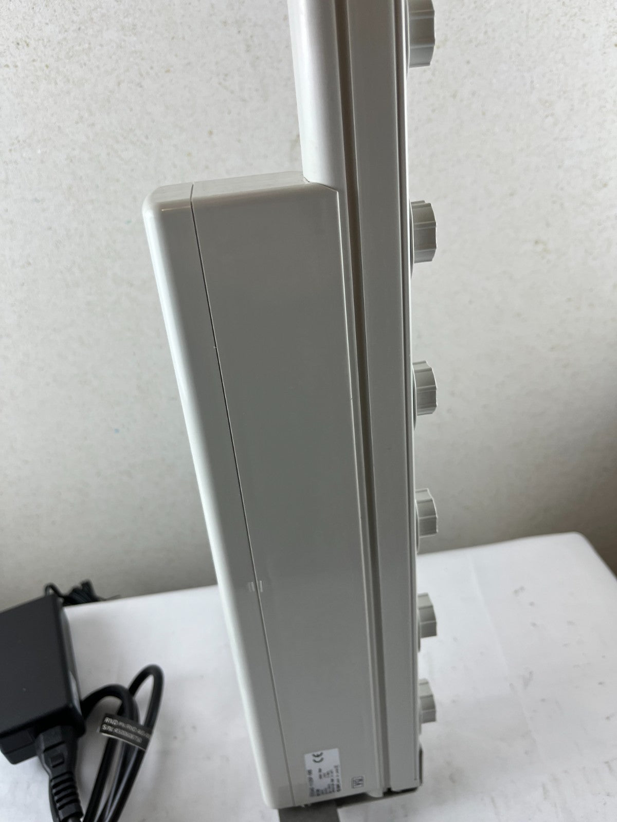 SMC IZS41‑1120‑06B Bar Type Ionizer With Brackets And 24V PSU, Used Spare Unit