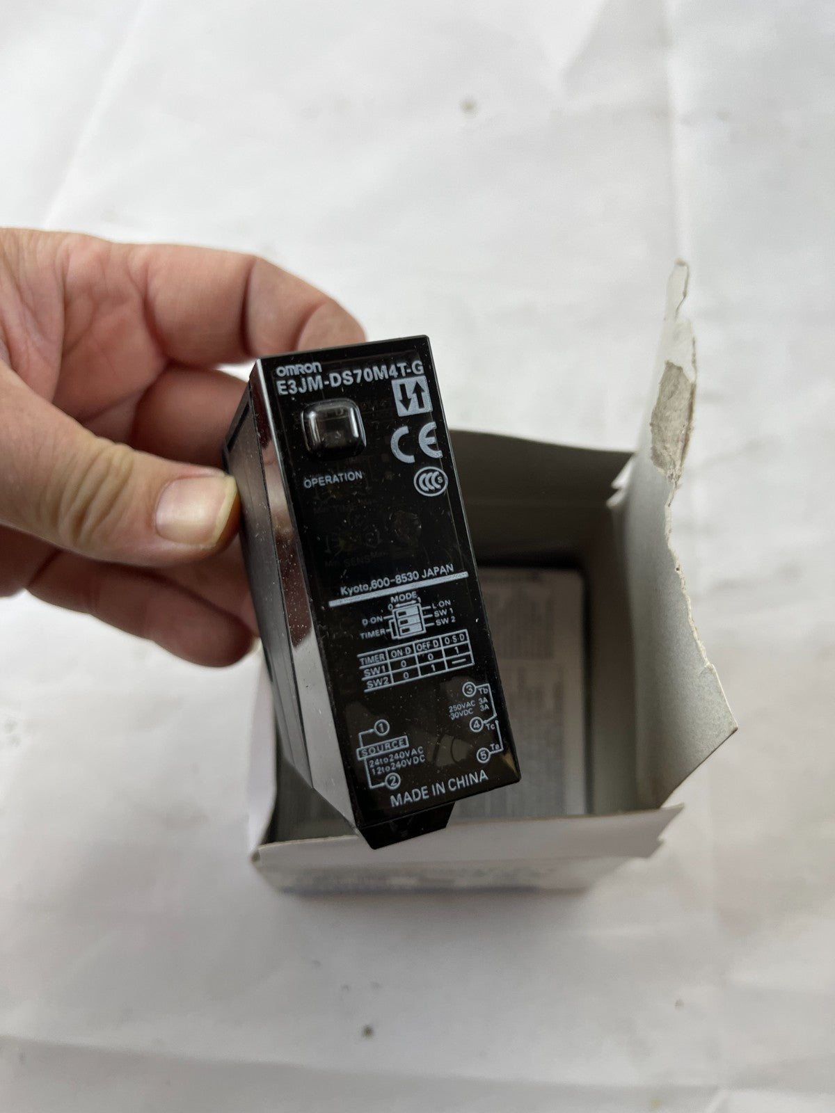 Omron E3JM-DS70M4T-G Photoelectric Switch 24-240VAC/DC New in Box