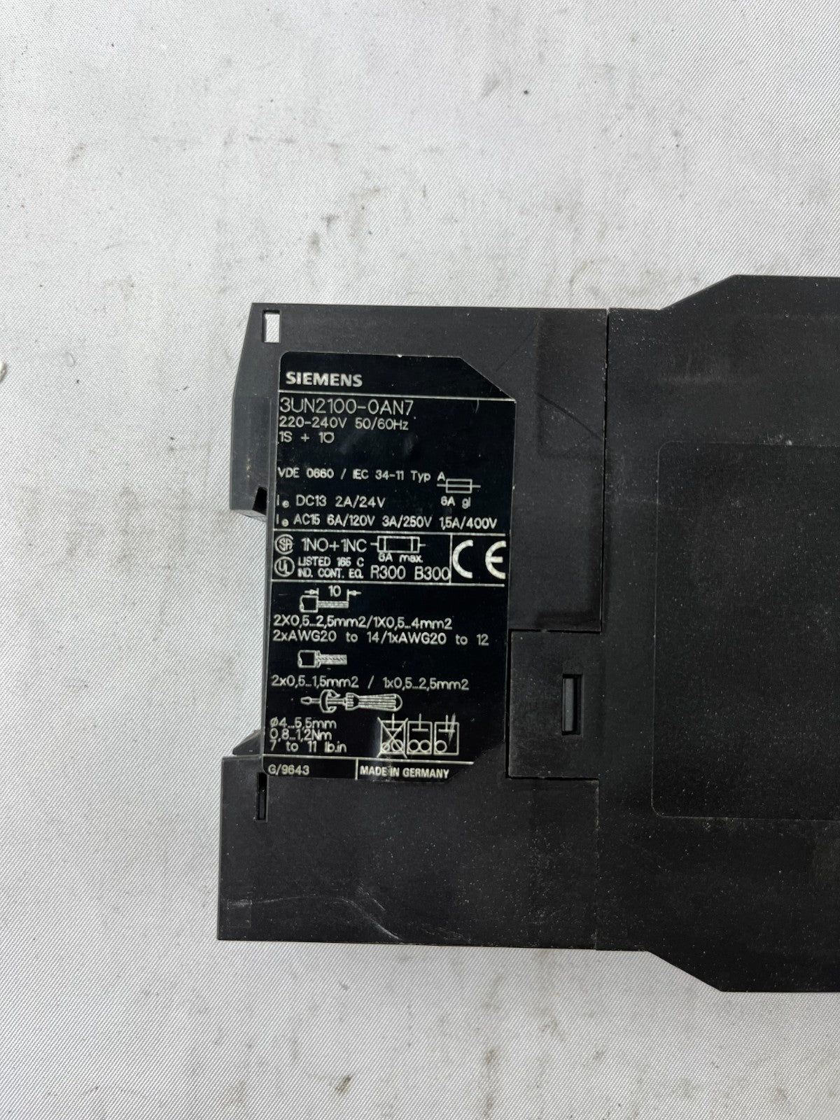 Siemens 3UN2100-0AN7 Thermistor Motor Protection Relay 220-240V DIN Rail Used