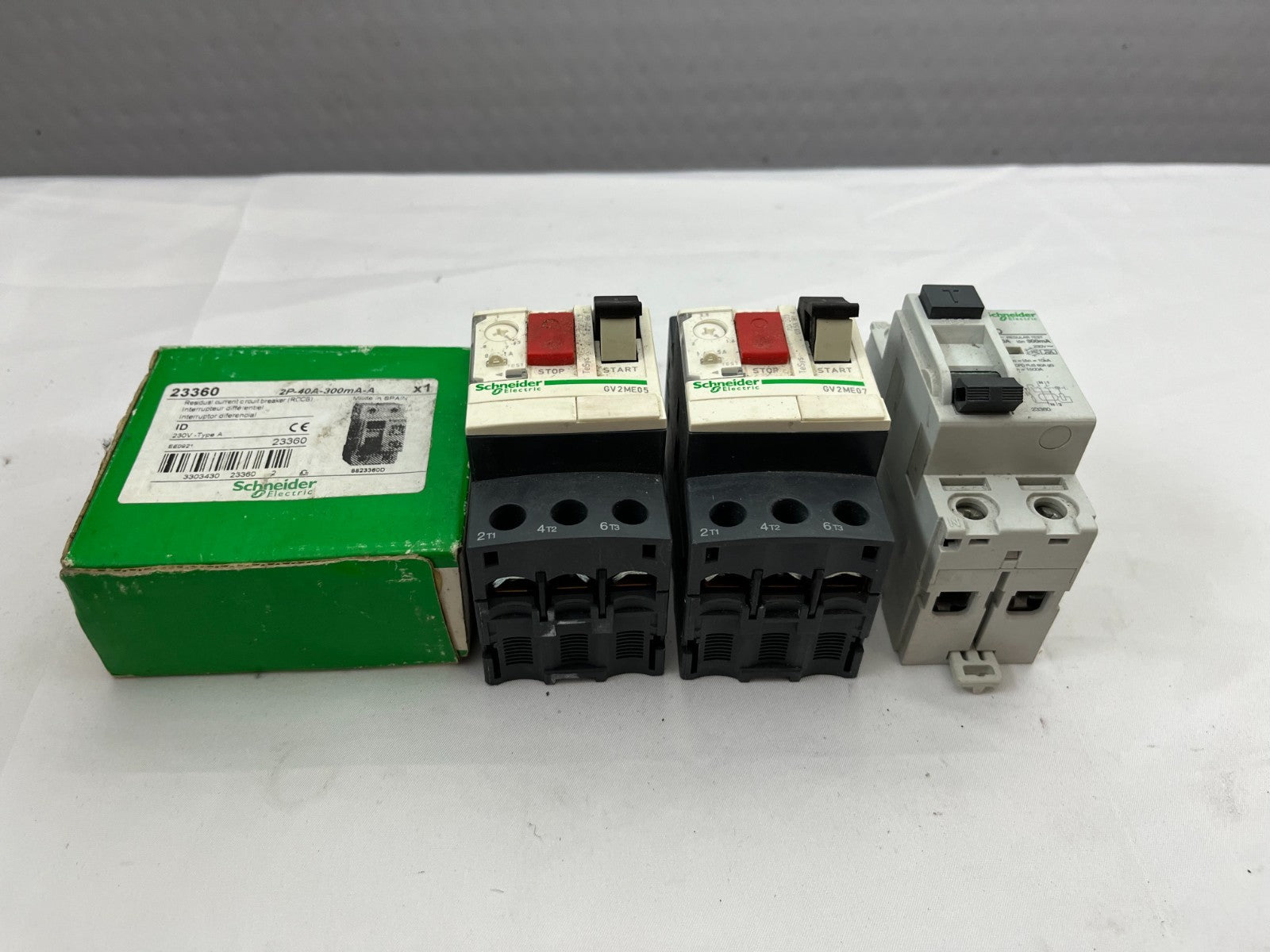 Schneider Electric GV2ME05, GV2ME07 Motor Circuit Breakers & 23360 RCCB Bundle