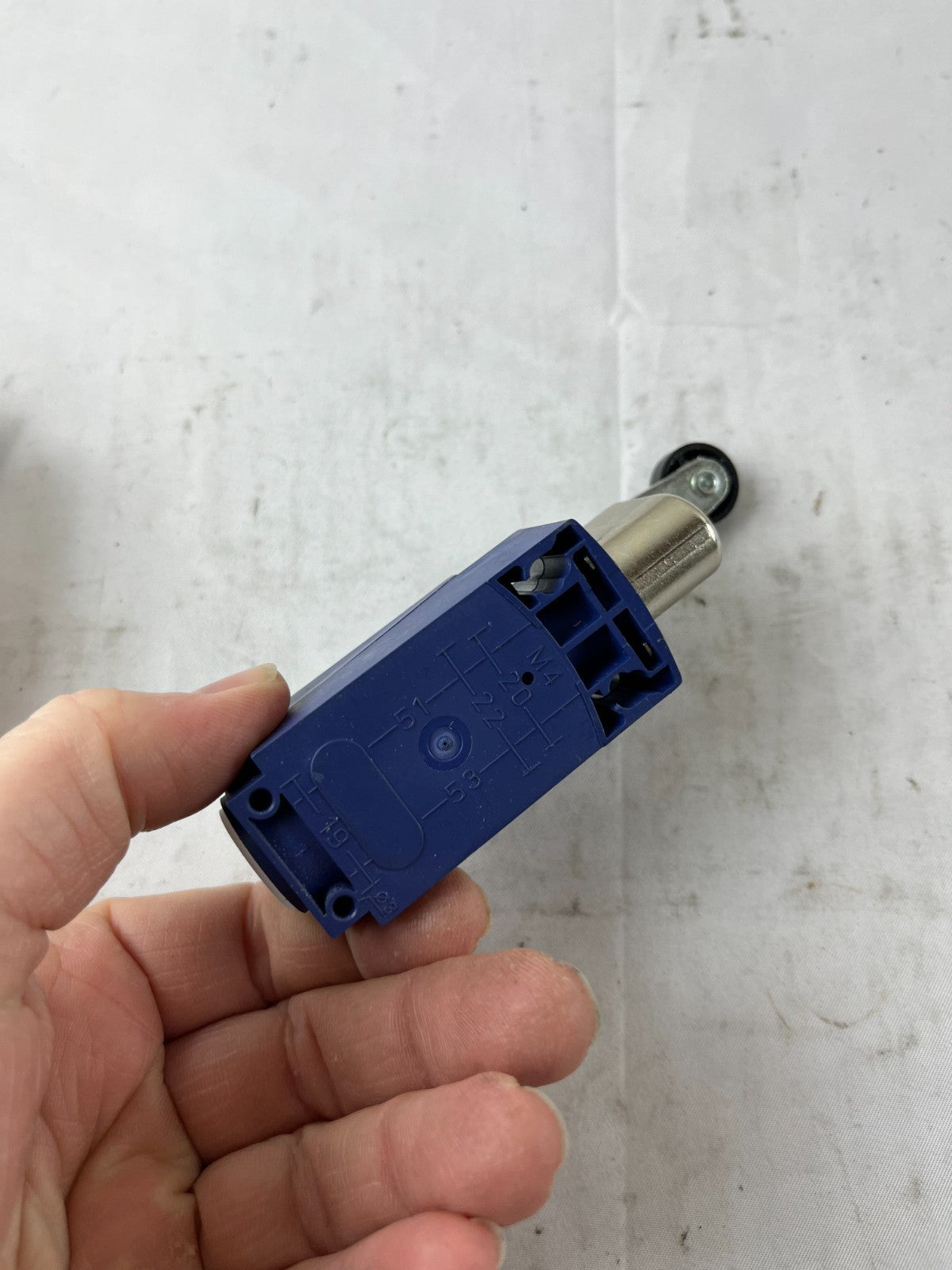 Telemecanique XCKP2145P16 Limit Switch Roller Lever IP67 240VAC 3A NEW Spare