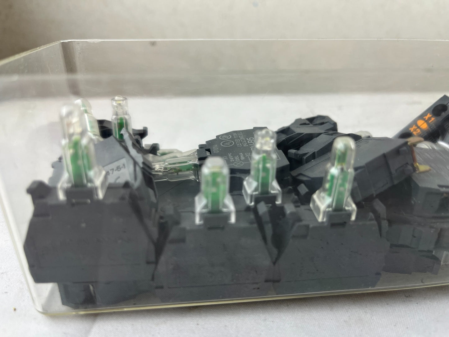 Schneider Electric ZBVM3 Harmony ZBV Green LED Light Blocks 230–240 V AC Lot Mix