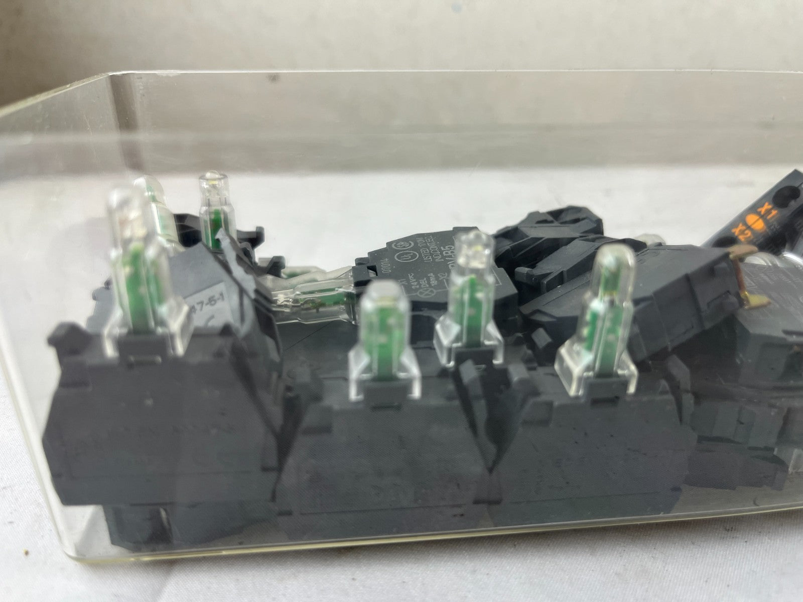 Schneider Electric ZBVM3 Harmony ZBV Green LED Light Blocks 230–240 V AC Lot Mix