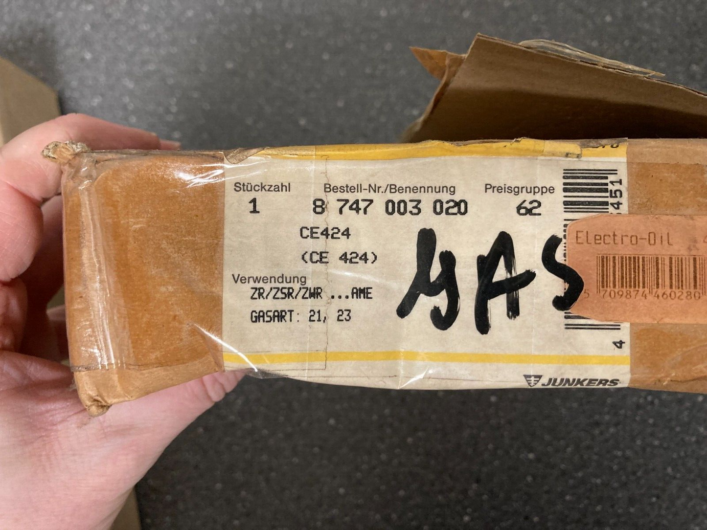 Junkers Bosch CE 424 Gas Controller Valve PN:8747003020 NOS ZR/ZSR/ZWR