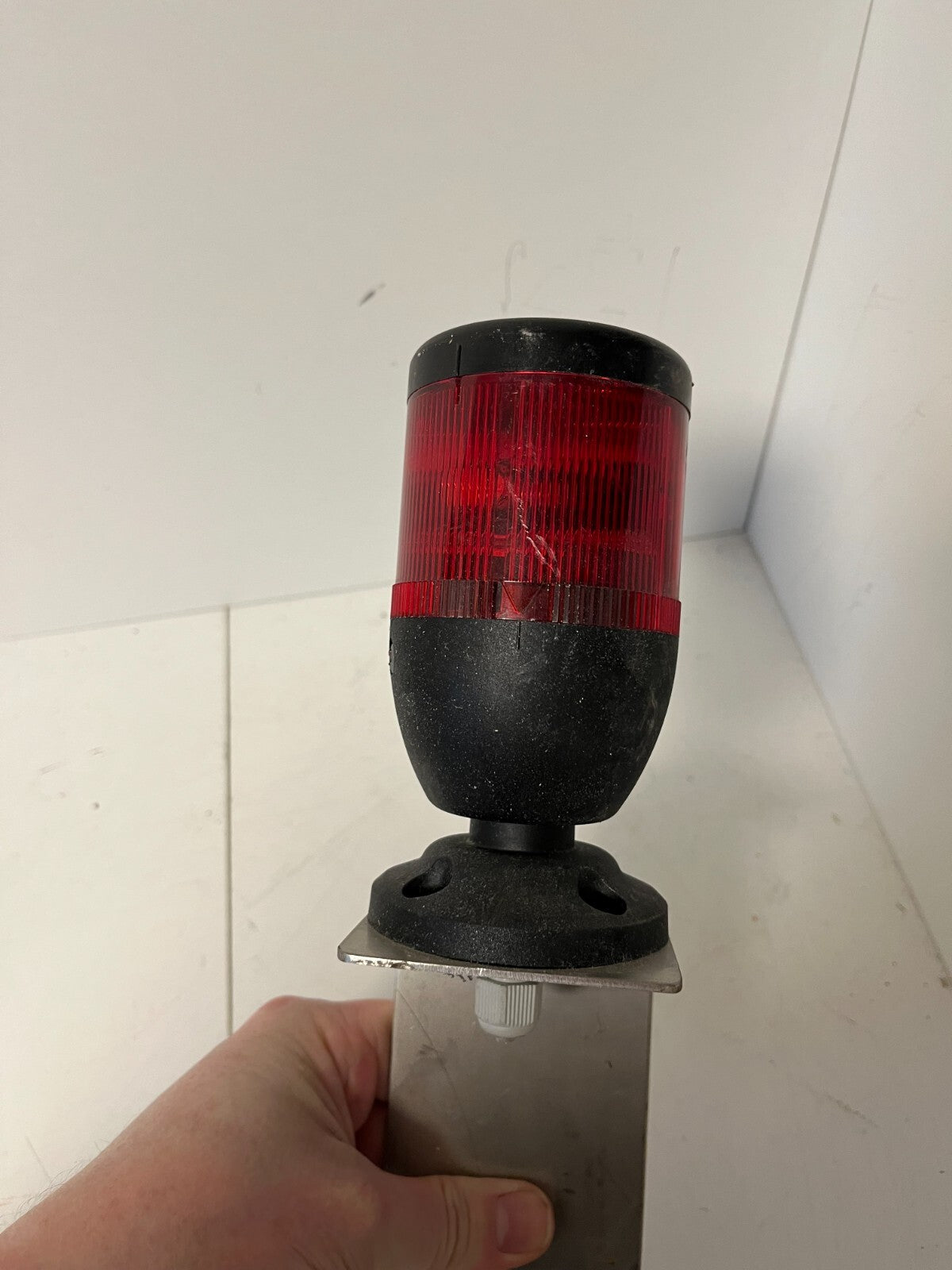 Industrial Signal Light Red Beacon Alarm PLC FEJL 24V w/ Mounting Bracket