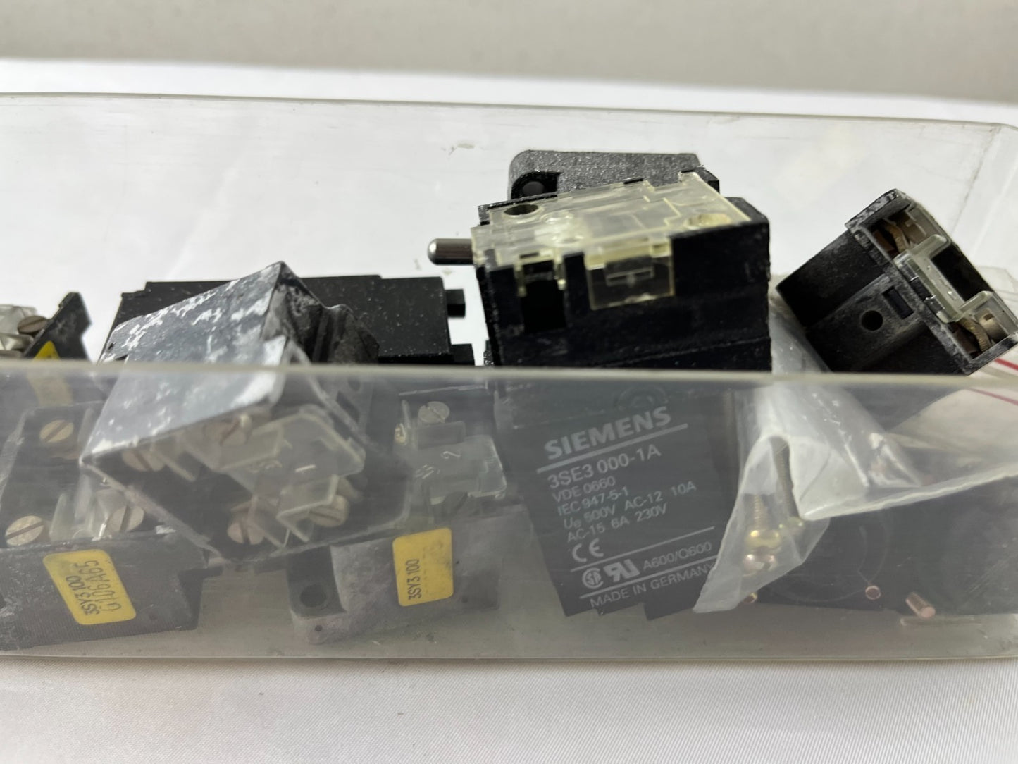 Siemens 3SE3 000-1A Limit Switch Bundle 500V 10A Mixed Lot, Used Spares