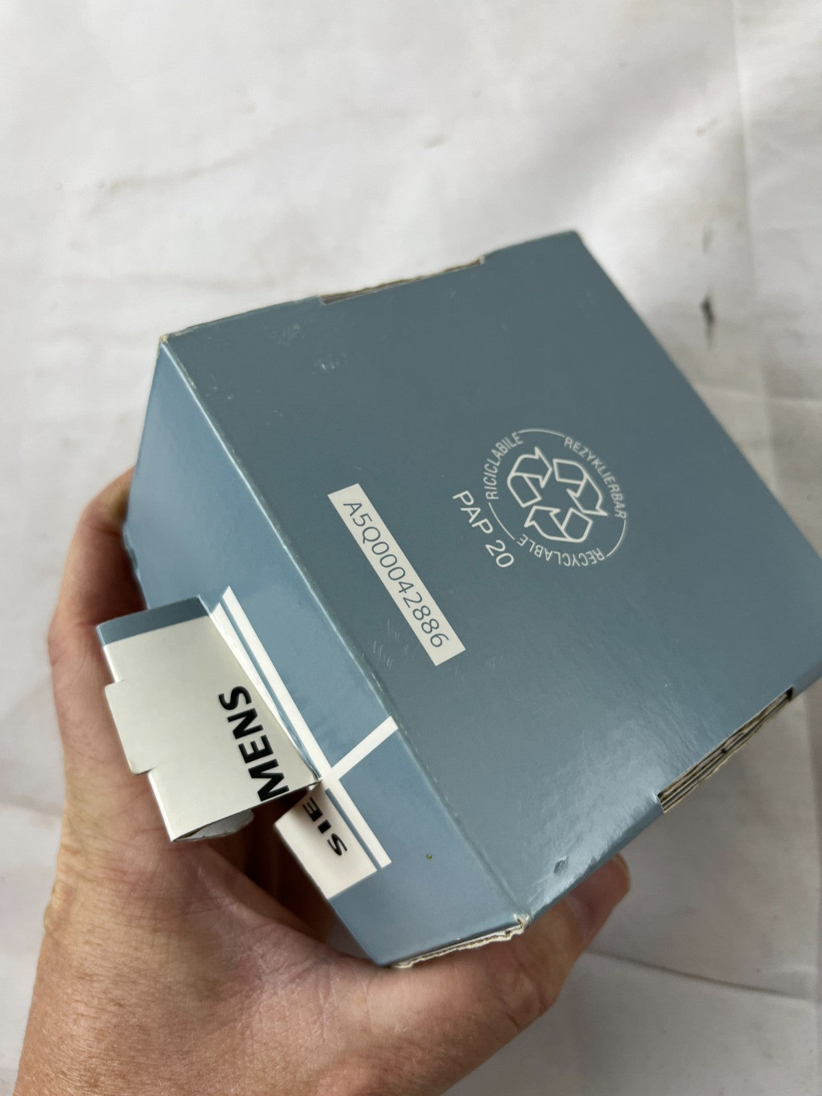 Siemens RAA30 Mechanical Room Thermostat 10–30 °C Heating Cooling New