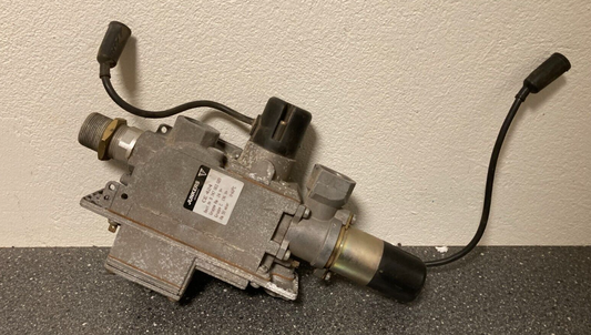 Junkers Bosch CE 424 Gas Controller Valve PN:8747003020 NOS ZR/ZSR/ZWR