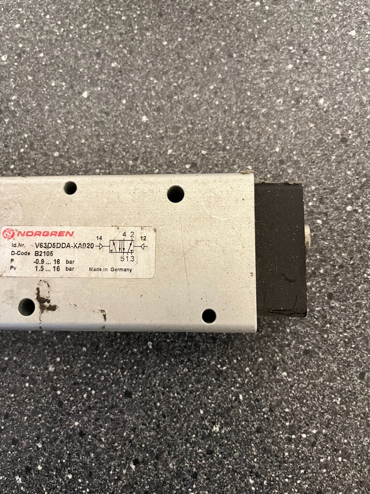 Norgren Pneumatic Solenoid Valve V63D5DDA-XA020 16 Bar - Used