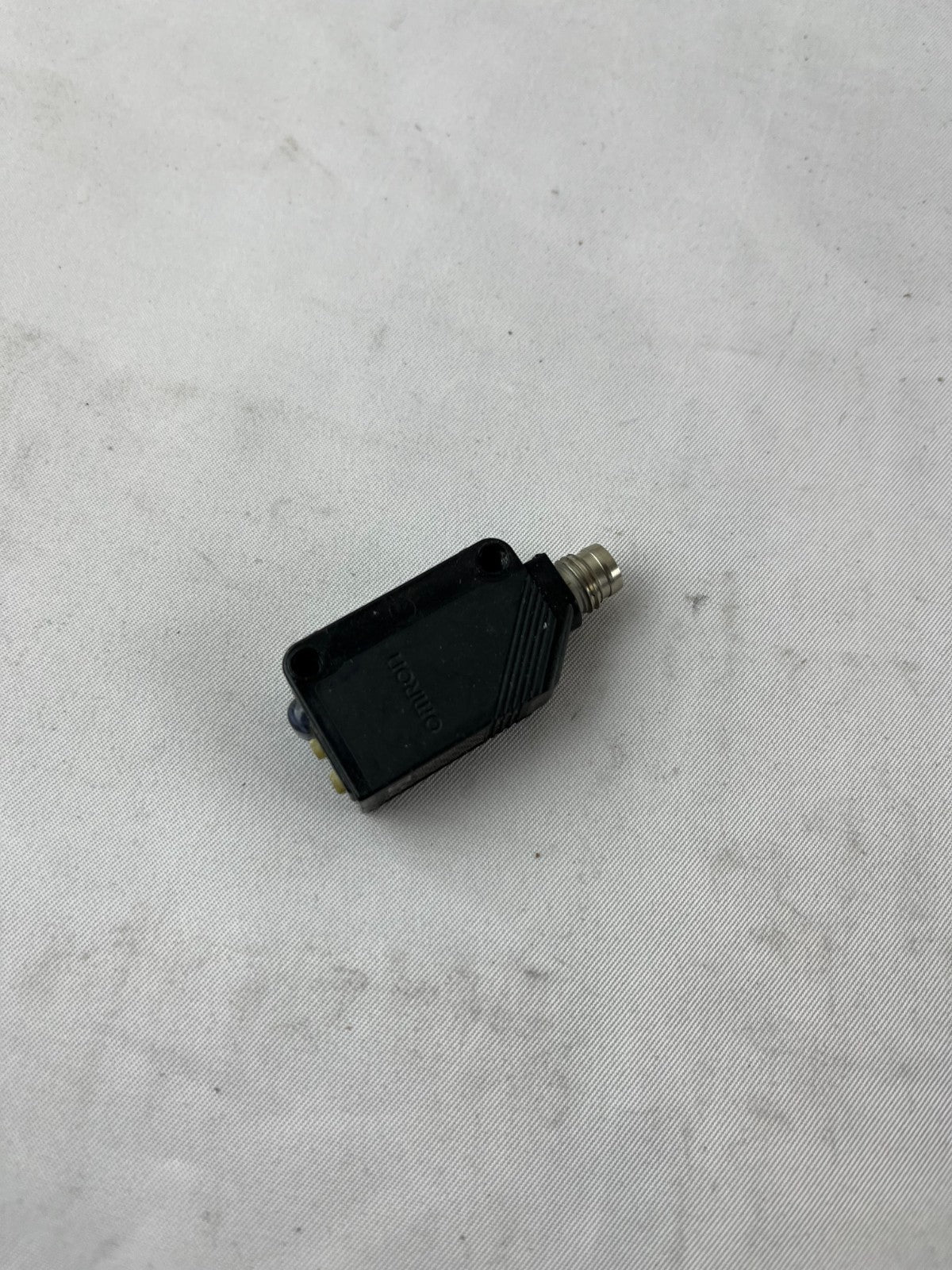 Omron E3Z-D86 Photoelectric Sensor 10-30VDC M8 Used Spare Unit