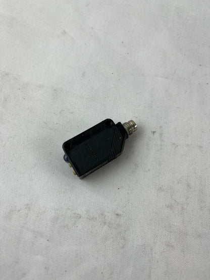 Omron E3Z-D86 Photoelectric Sensor 10-30VDC M8 Used Spare Unit