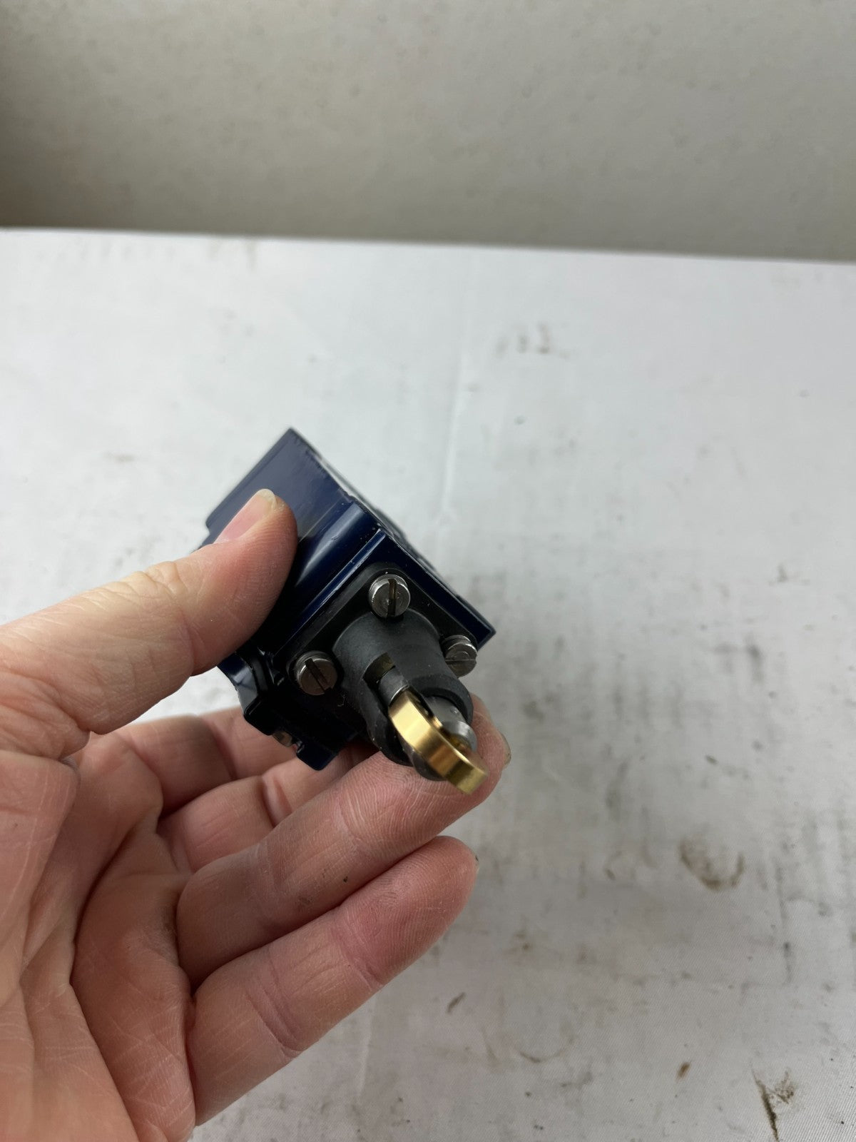 Schmersal Compact Roller Plunger Limit Switch Blue Housing Used Spare Unit