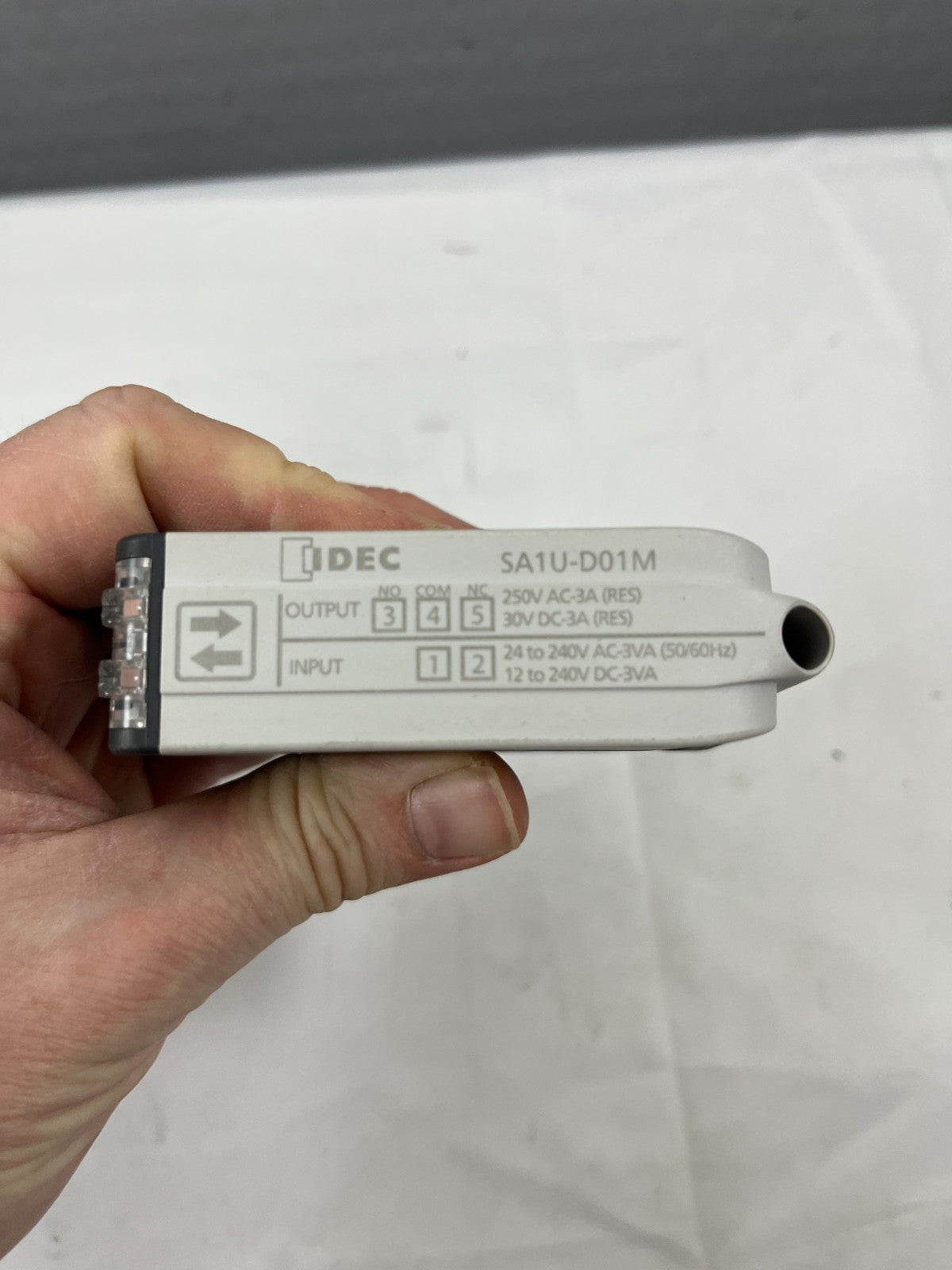 IDEC SA1U-D01M Diffuse Photoelectric Sensor, 1m Range, IP67, 24–240VAC/DC, New
